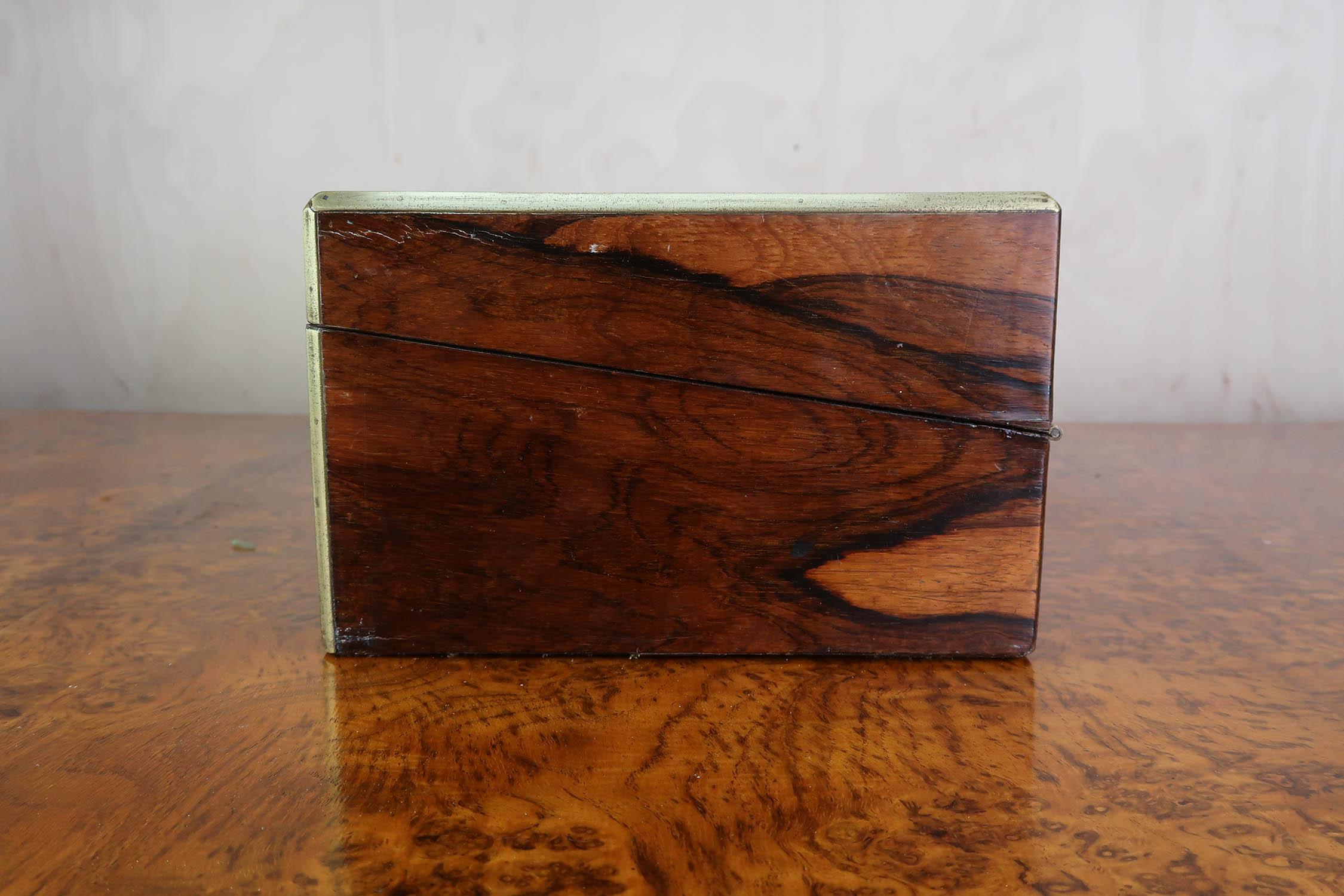 Caja de escritura de latón antiguo con cajones secretos. Inglés C.1830 1