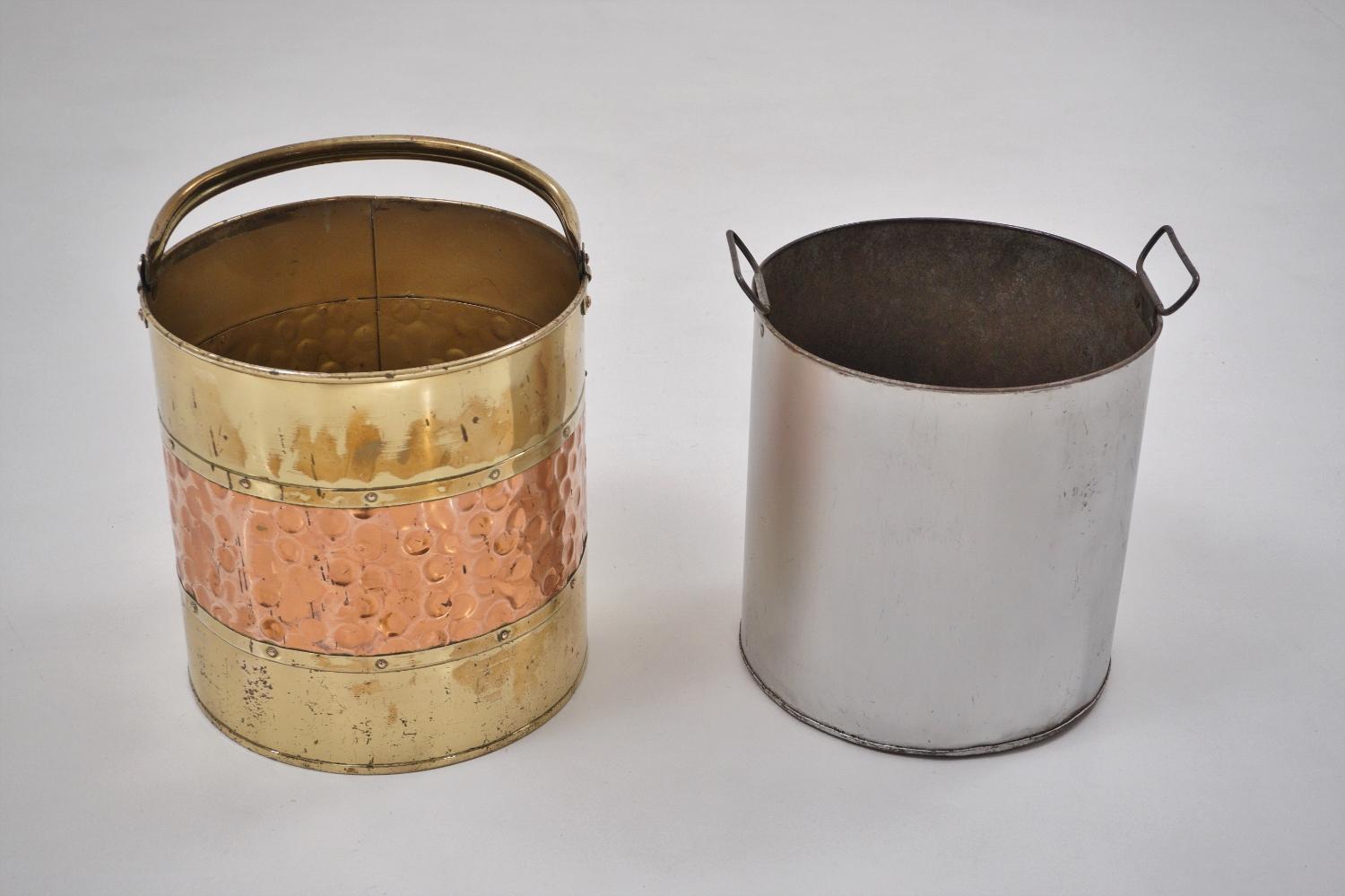 Antique Brass Bucket/Bin 'Coal Scuttle' with Copper Banding, circa 1900s English For Sale 4