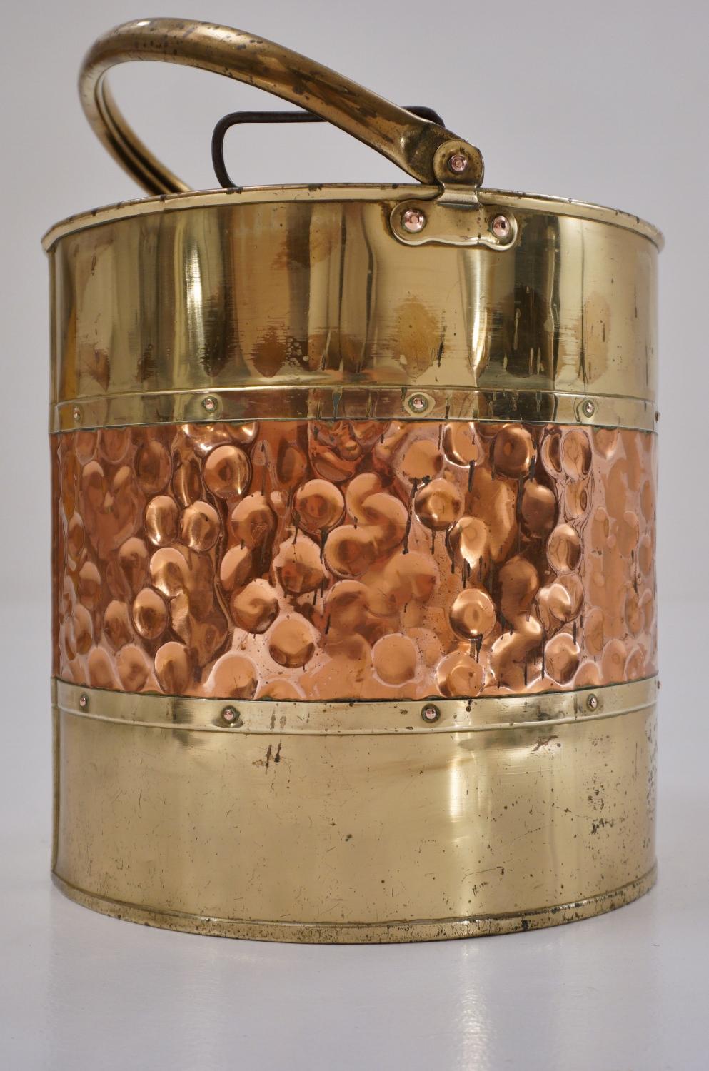 Antique Brass Bucket/Bin 'Coal Scuttle' with Copper Banding, circa 1900s English In Good Condition For Sale In London, GB