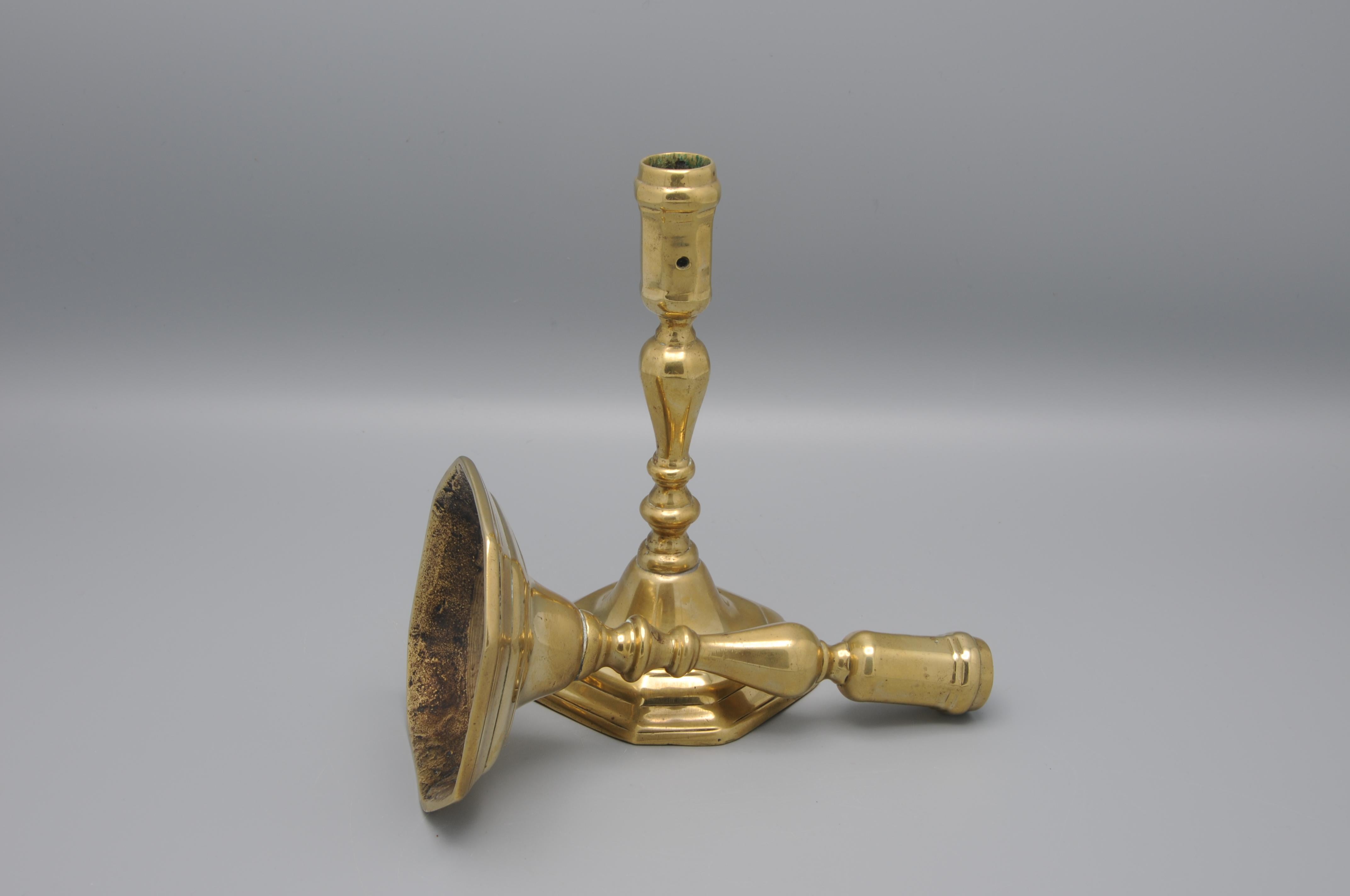 Candeleros antiguos de latón Siglo XVIII - Barroco en venta 2