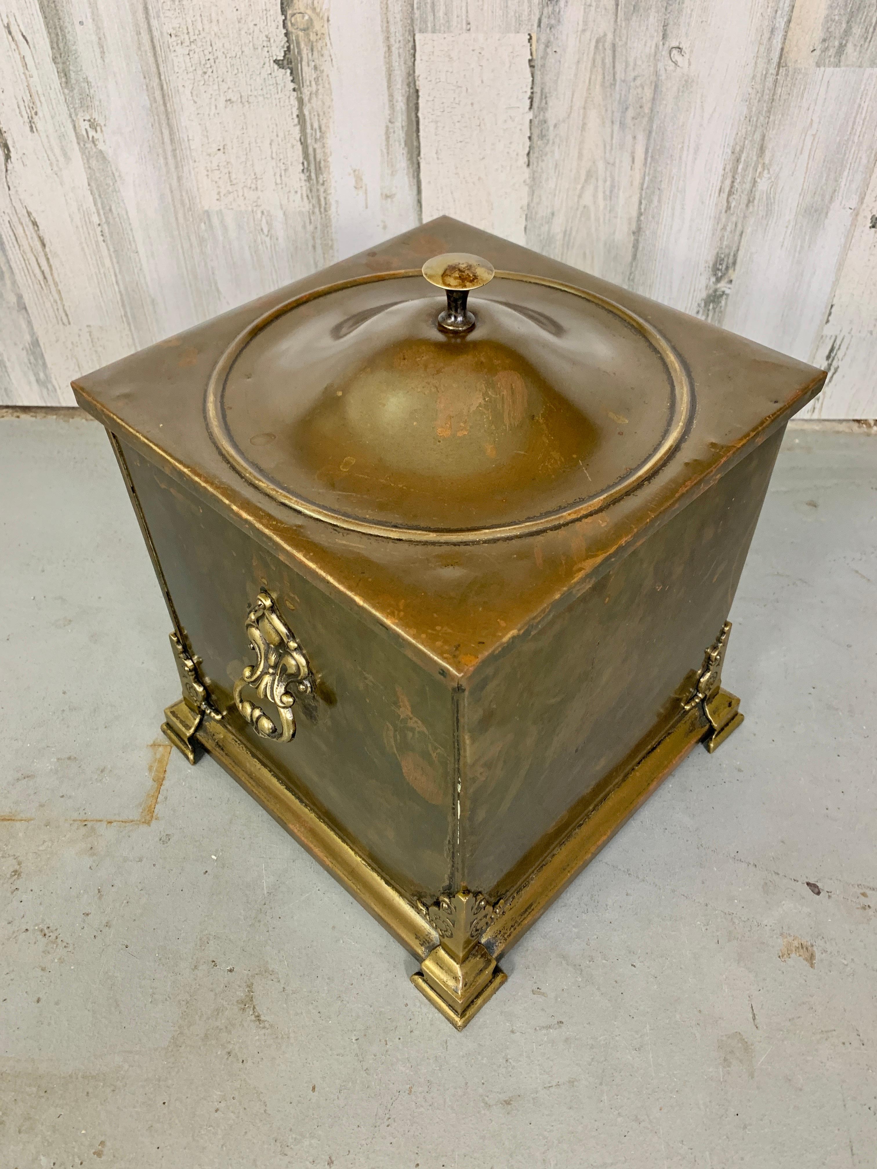 Francese Secchio da carbone in ottone antico in vendita