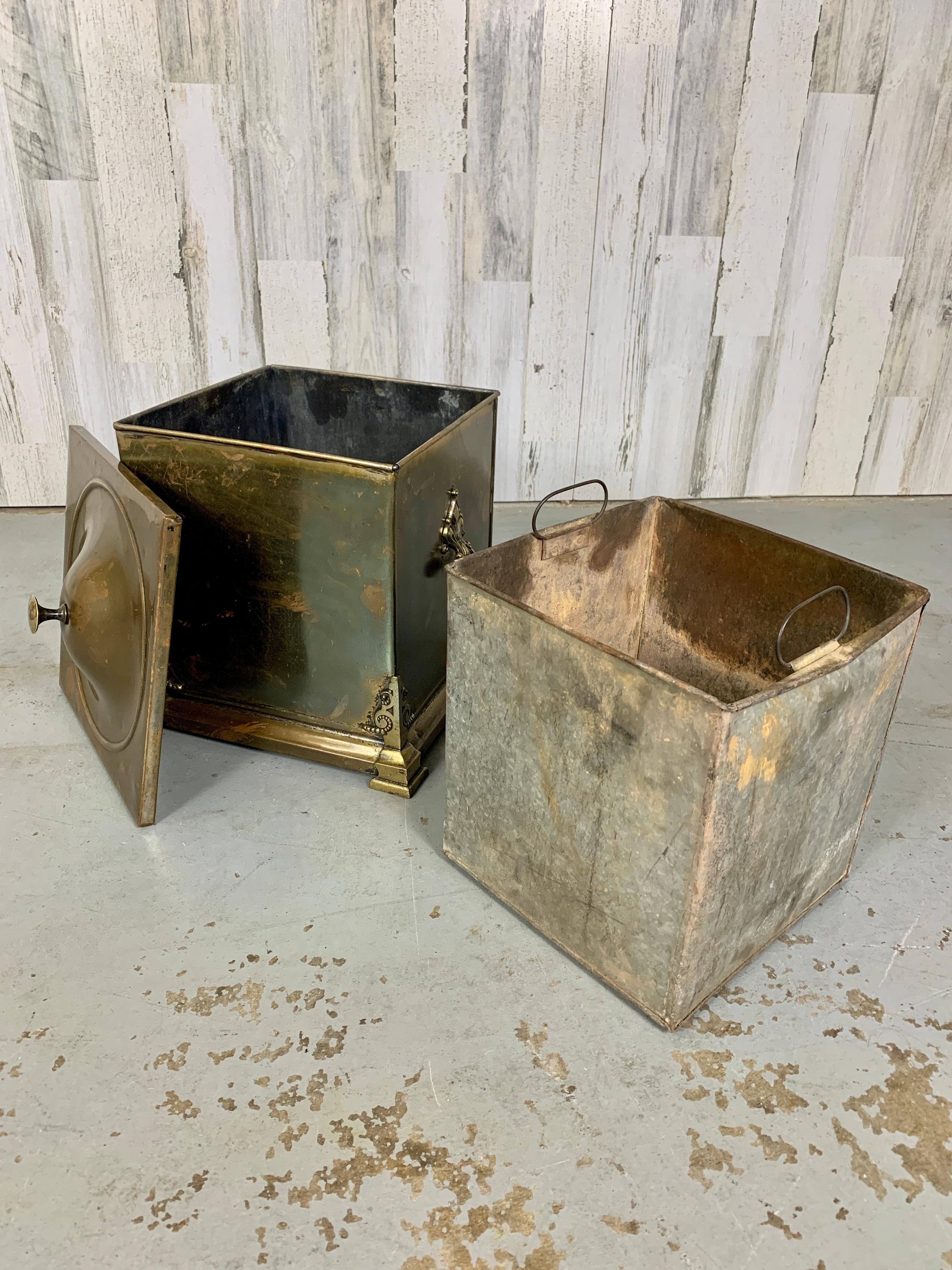 Secchio da carbone in ottone antico in vendita 1