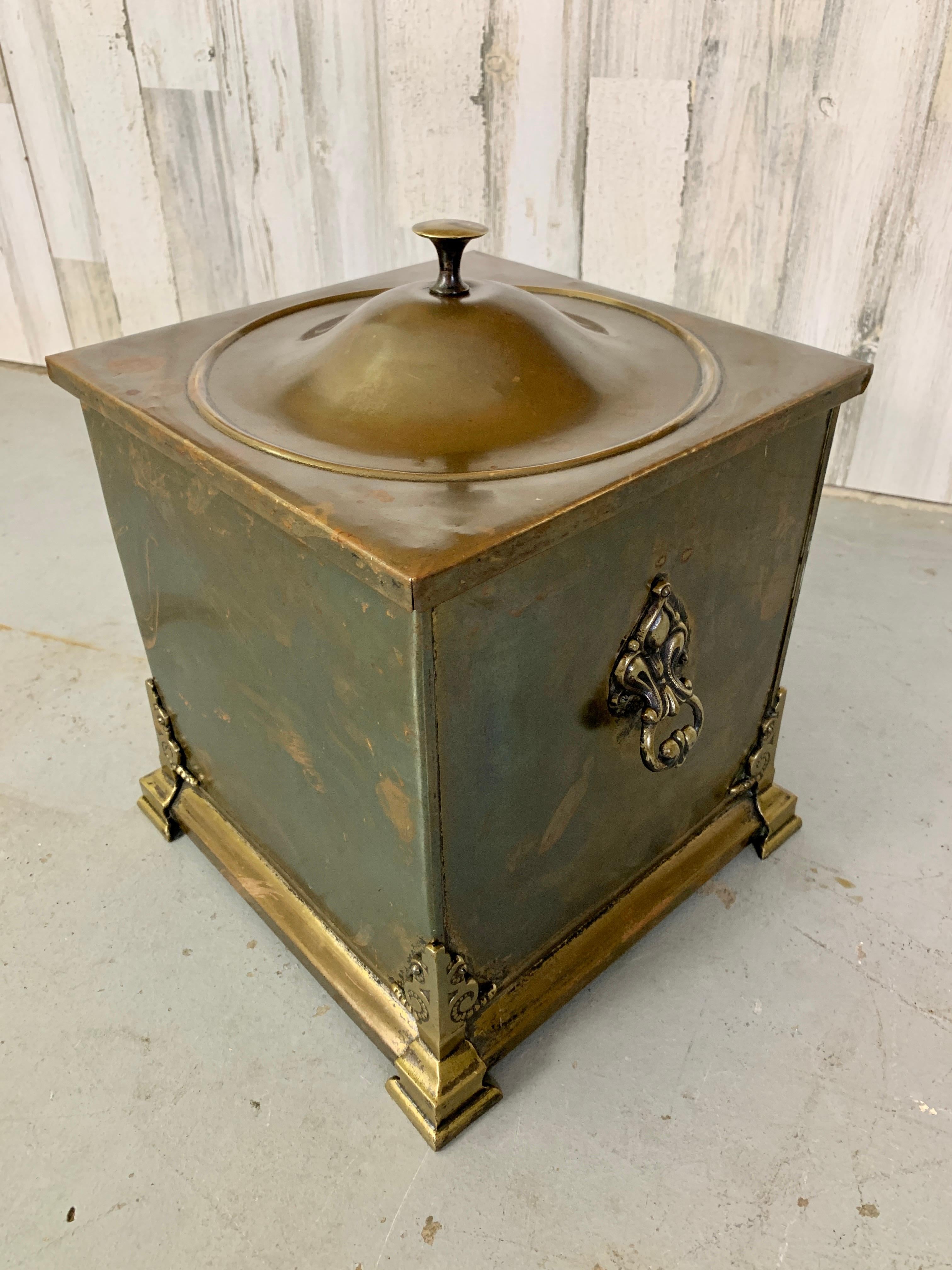 Secchio da carbone in ottone antico in vendita 2