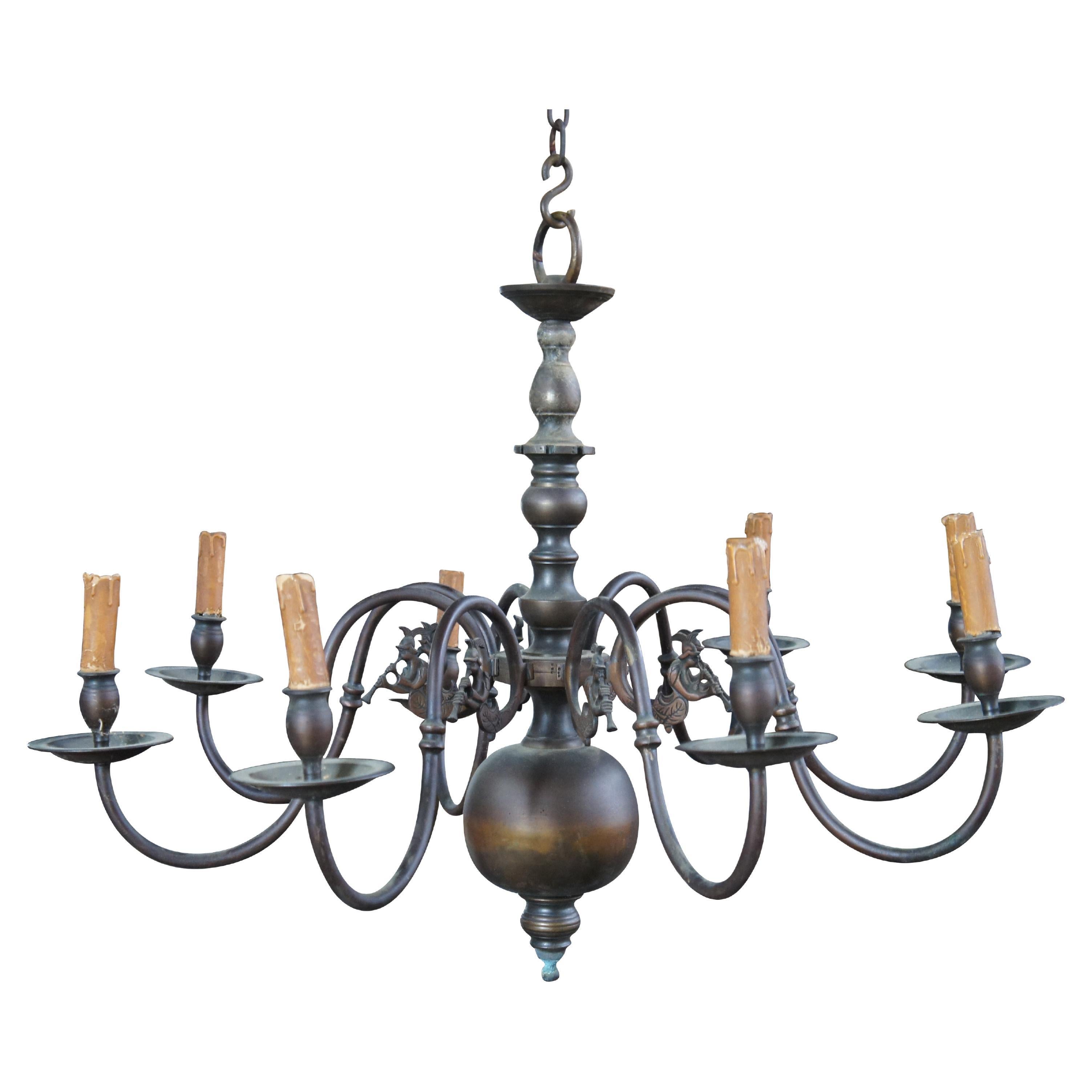 Lampadario a 8 bracci in ottone antico Colonial Williamsburg con luce a candeliere da 35 pollici in vendita