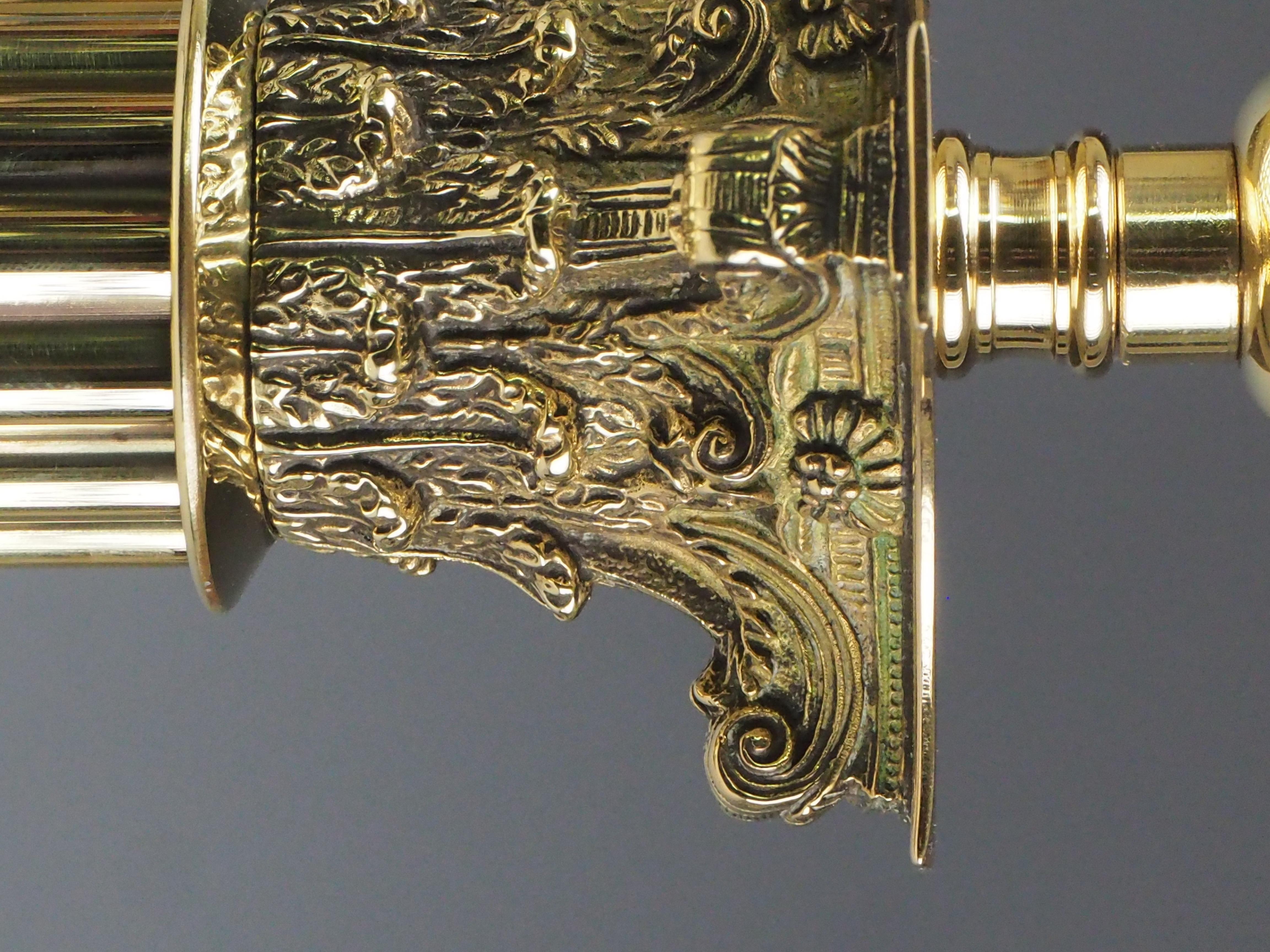 Laiton Lampe de table à colonne corinthienne ancienne en laiton en vente