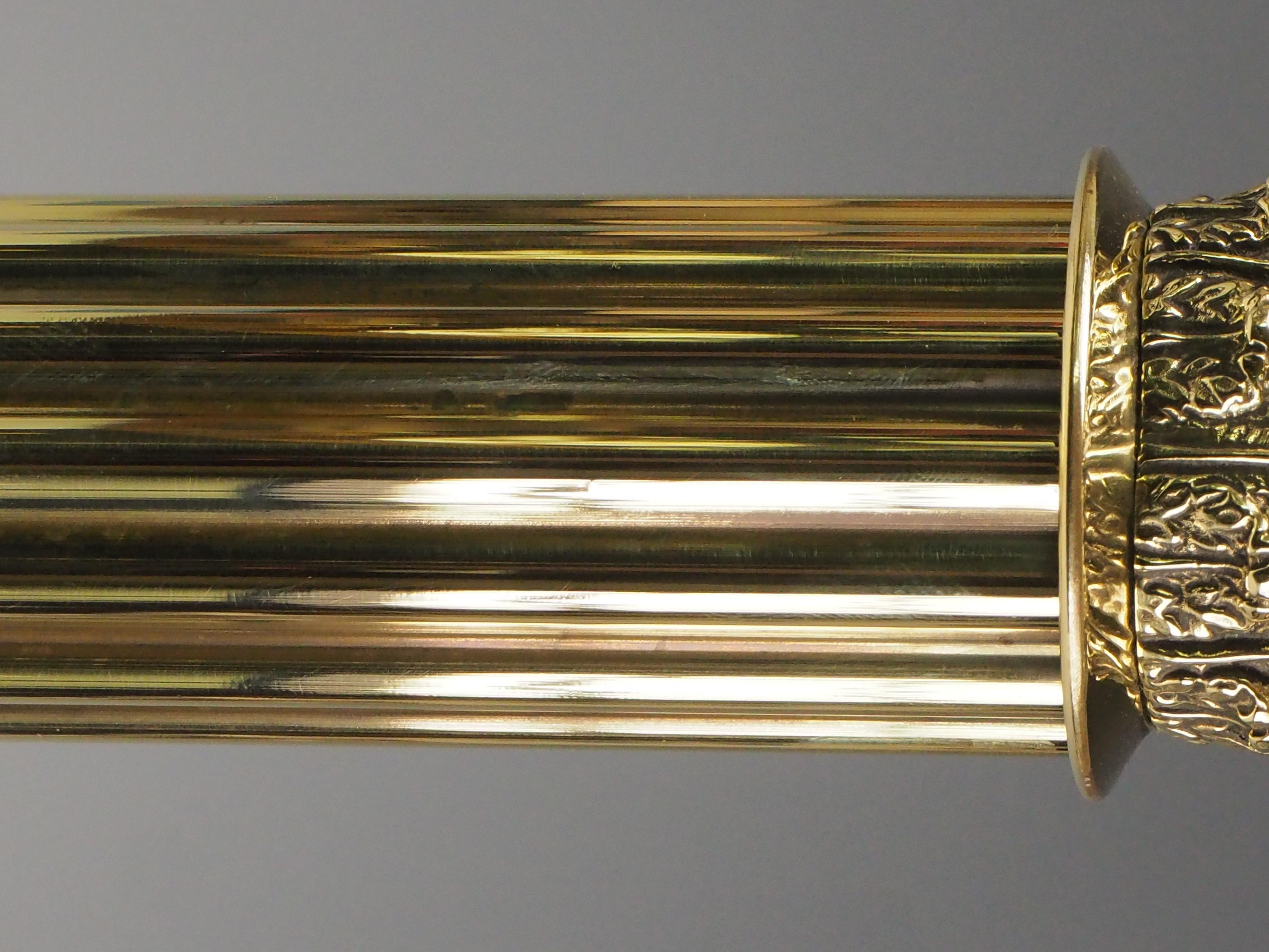 Lampe de table à colonne corinthienne ancienne en laiton en vente 1