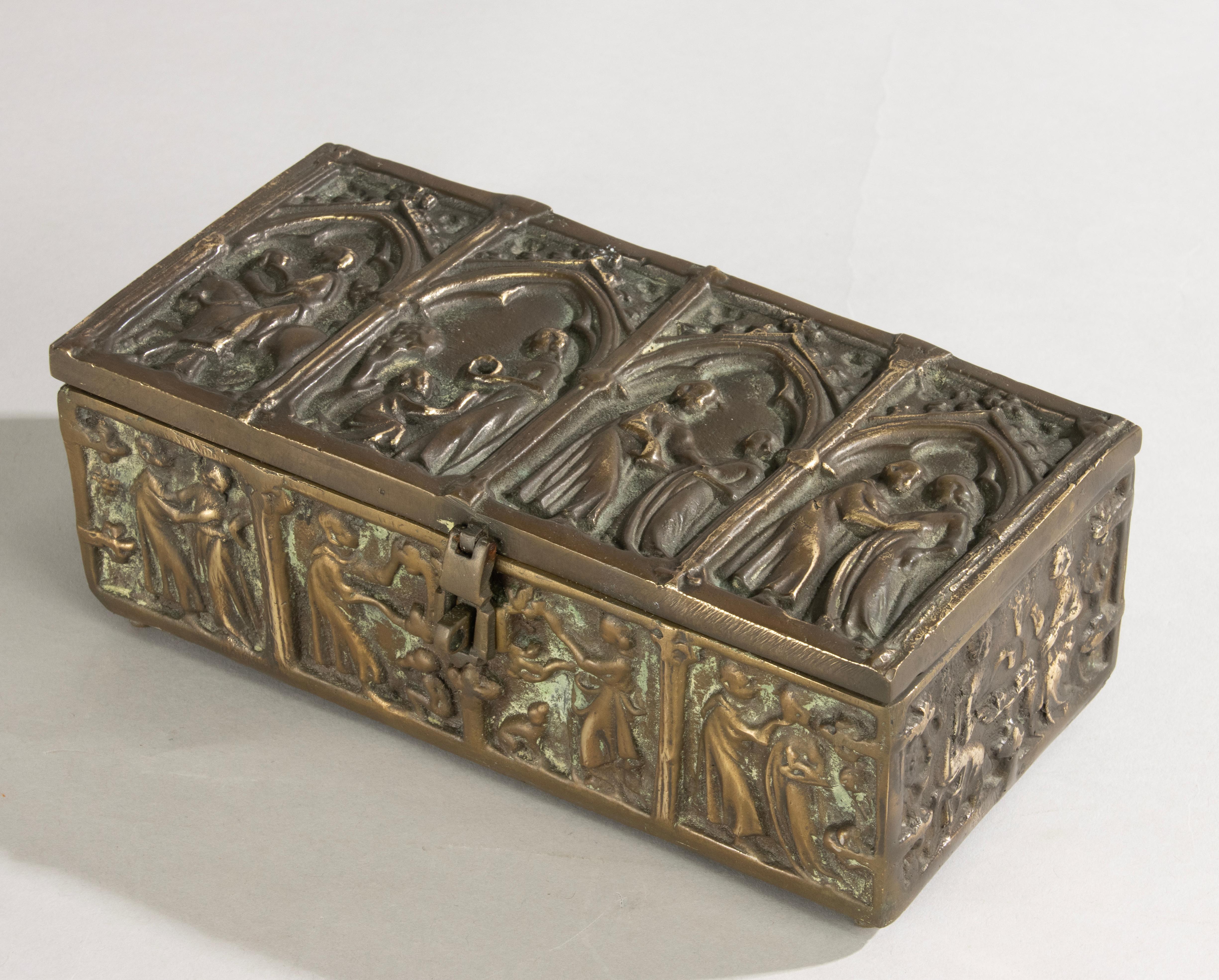 A nice antique brass box, with beautiful Gothic style scenes. The box is in good condition. Beautiful color and old patina.
Estimated age and origin: Belgium, circa 1910.
Dimensions: 24 x 12 cm and 9 cm high.
Free shipping worldwide