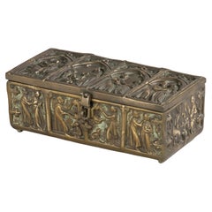 Antike dekorative Schachtel aus Messing im gotischen Stil