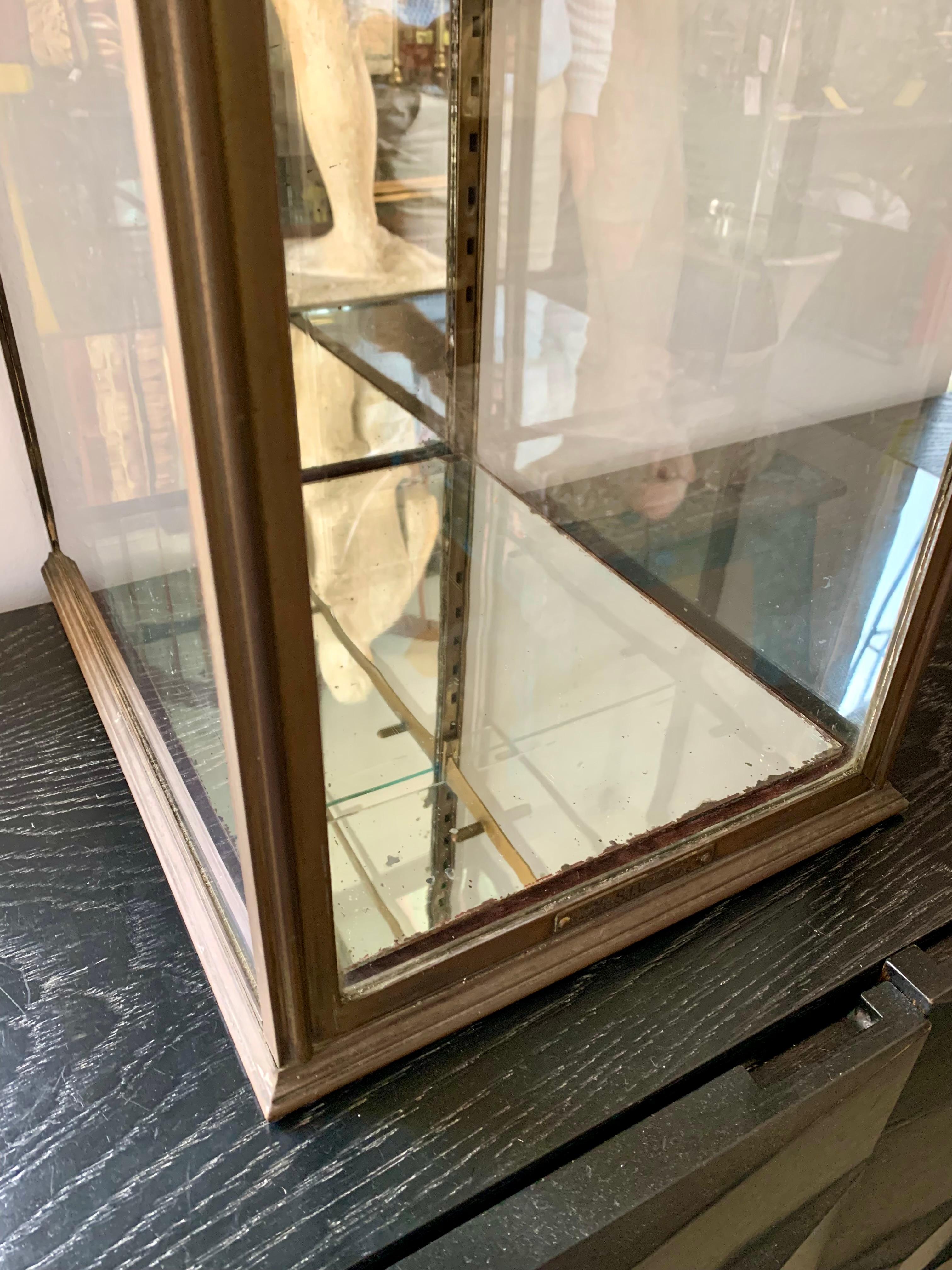 Vitrina de latón antiguo - Vitrine en venta 5