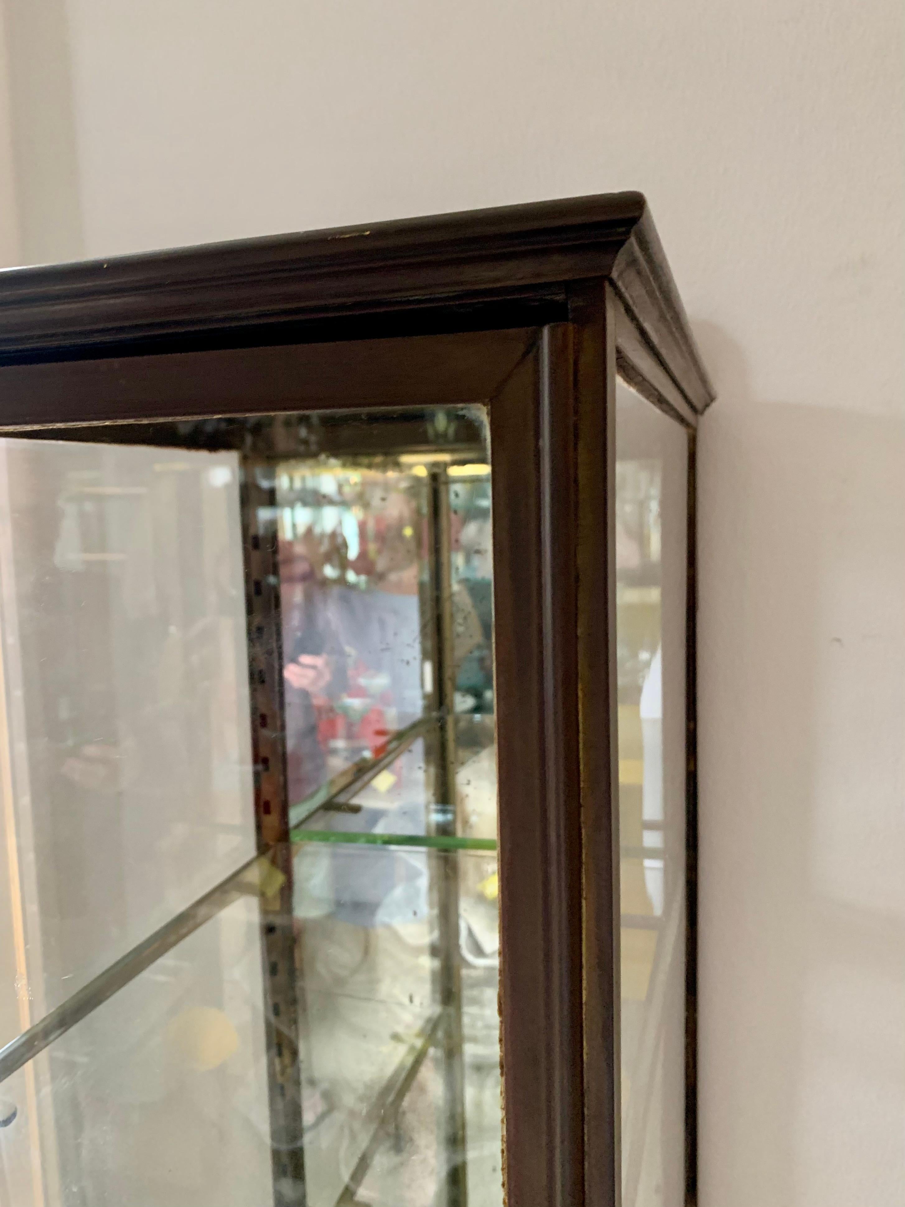 Vitrina de latón antiguo - Vitrine en venta 7