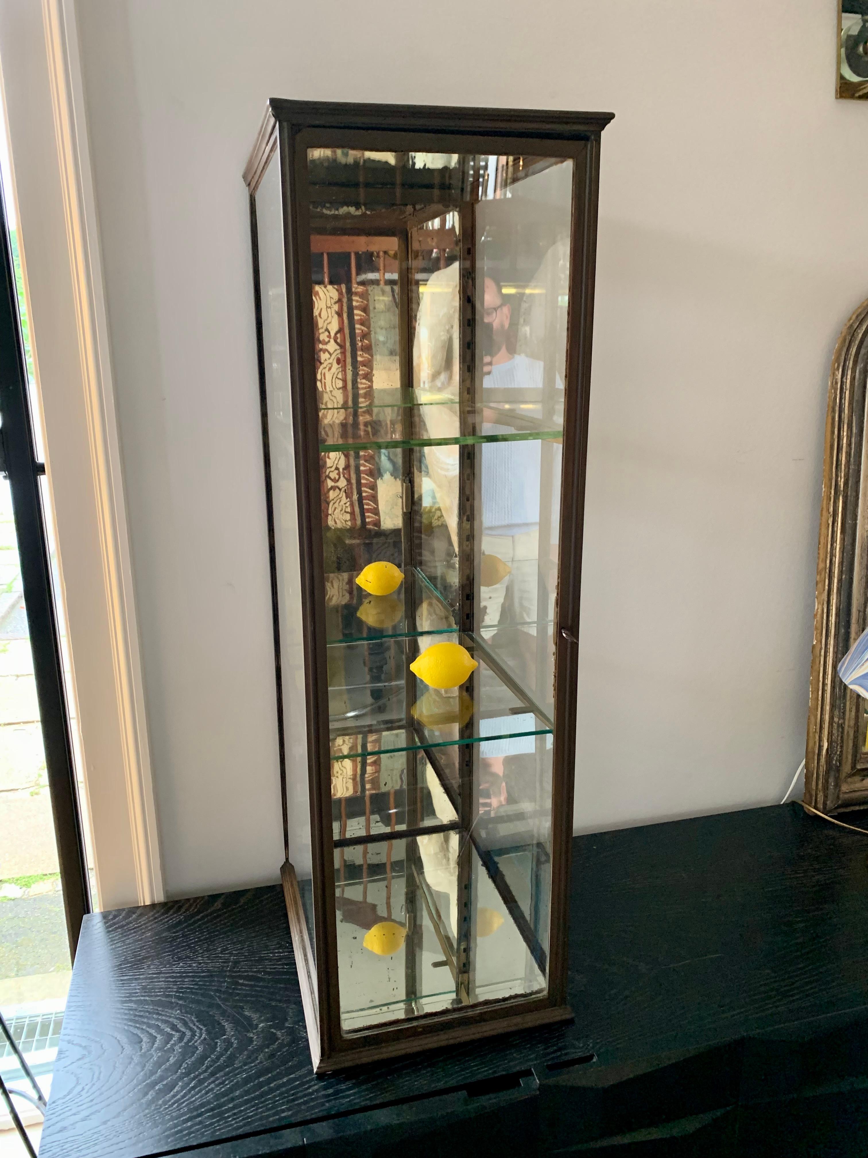 Vitrina de latón antiguo - Vitrine en venta 9