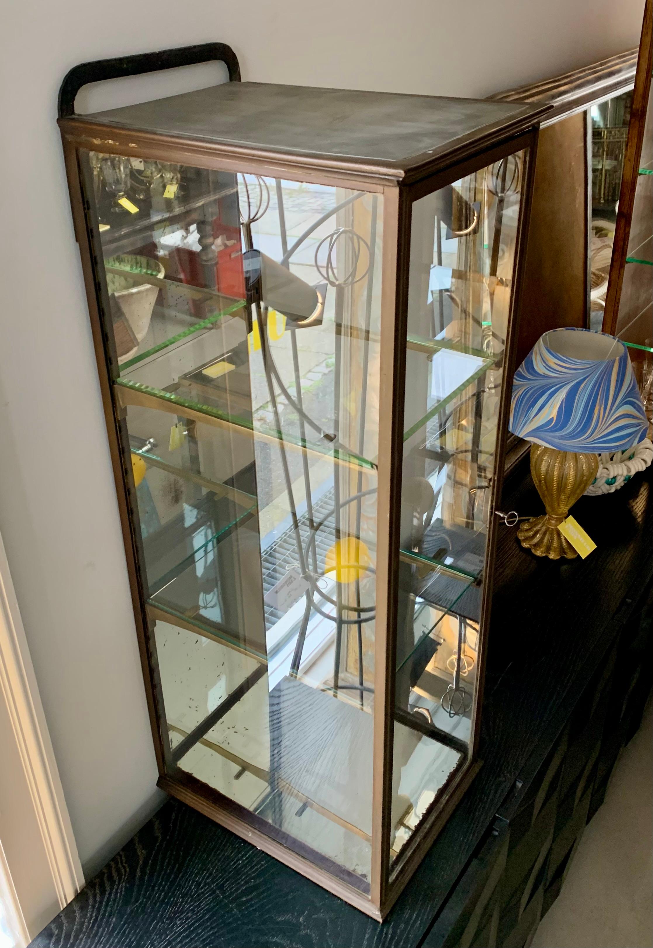 Vitrina de latón antiguo - Vitrine en Bueno estado para la venta en Hellerup, DK