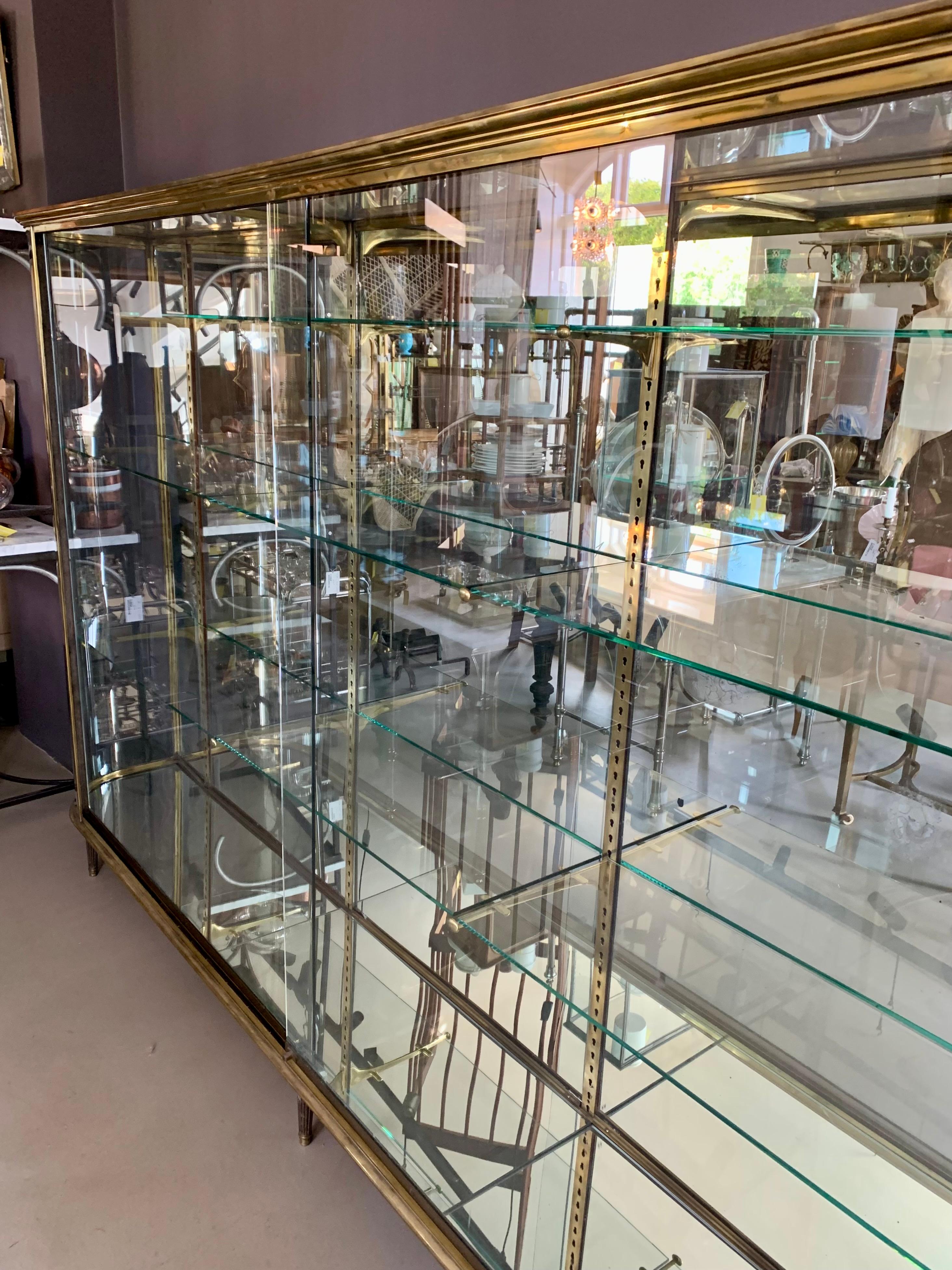 Vitrina de latón antiguo - Vitrine Fines del siglo XIX