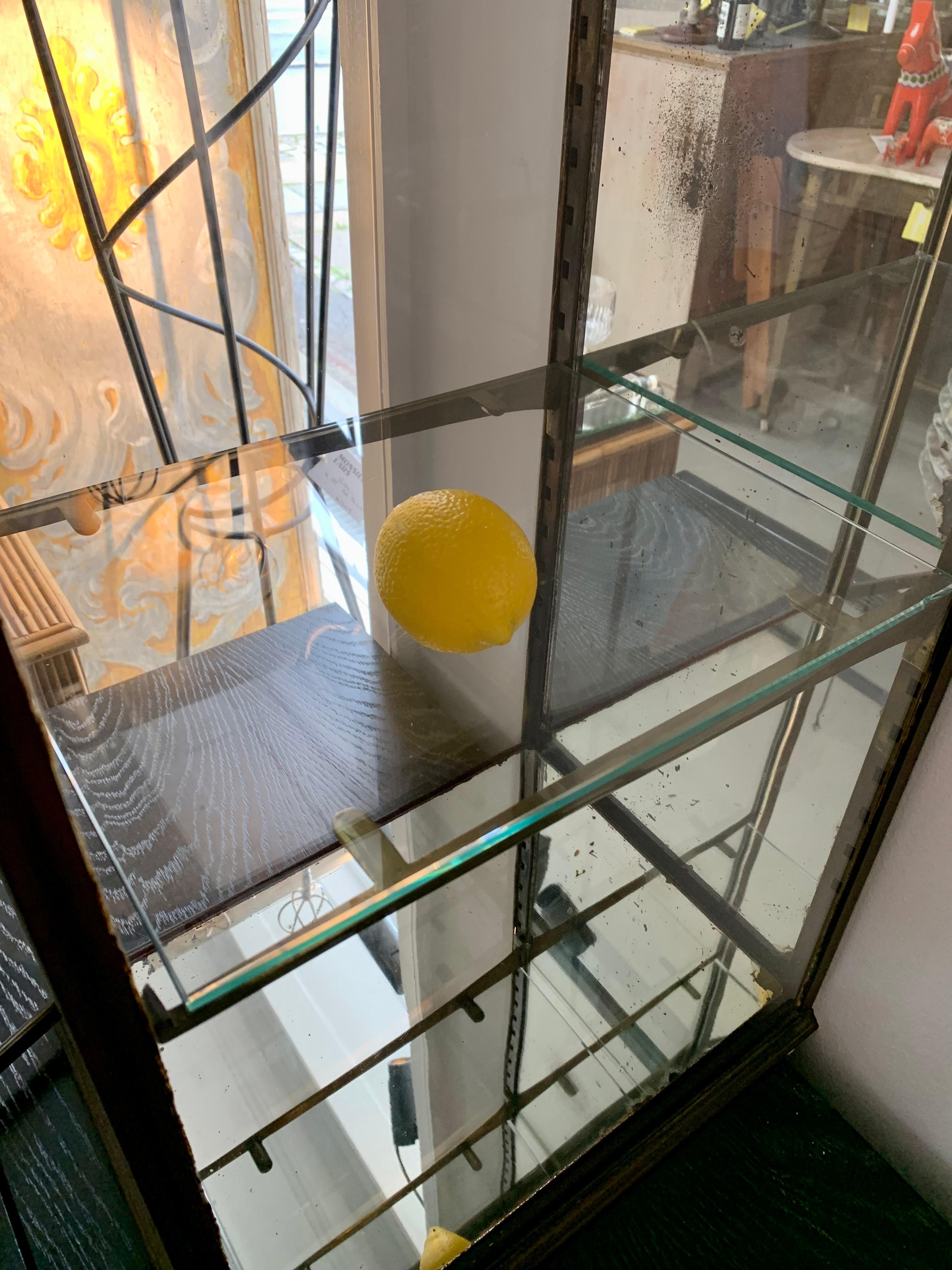 Vitrina de latón antiguo - Vitrine en venta 1