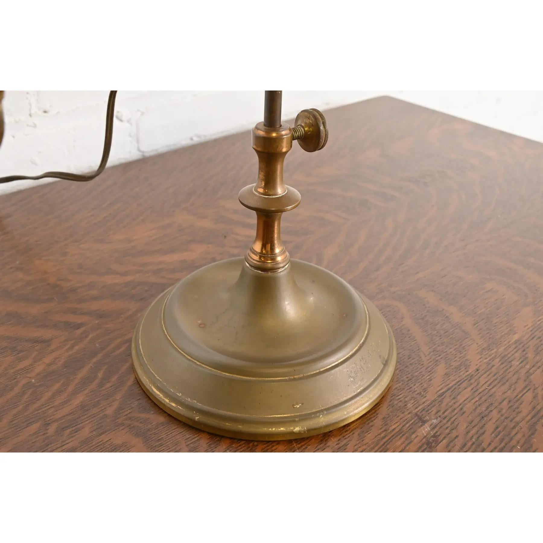 Antike Messing Doppelarm Student Lampe mit Tiffany Studios Damaszener Lampenschirme im Angebot 4