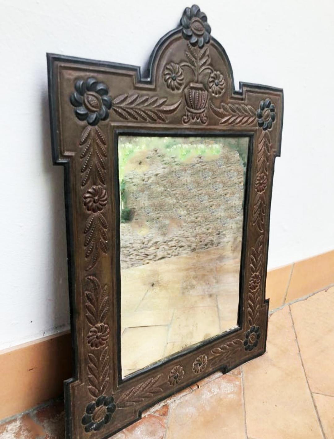 Antique brass embossed mirror

Antique Spanish mirror. It is iron or tinplate type metal, brown color

It has a strong and beautiful patina in the metal and in the mirror

Mudejar style flower shape mirror.

Being sheet metal, it is perfect