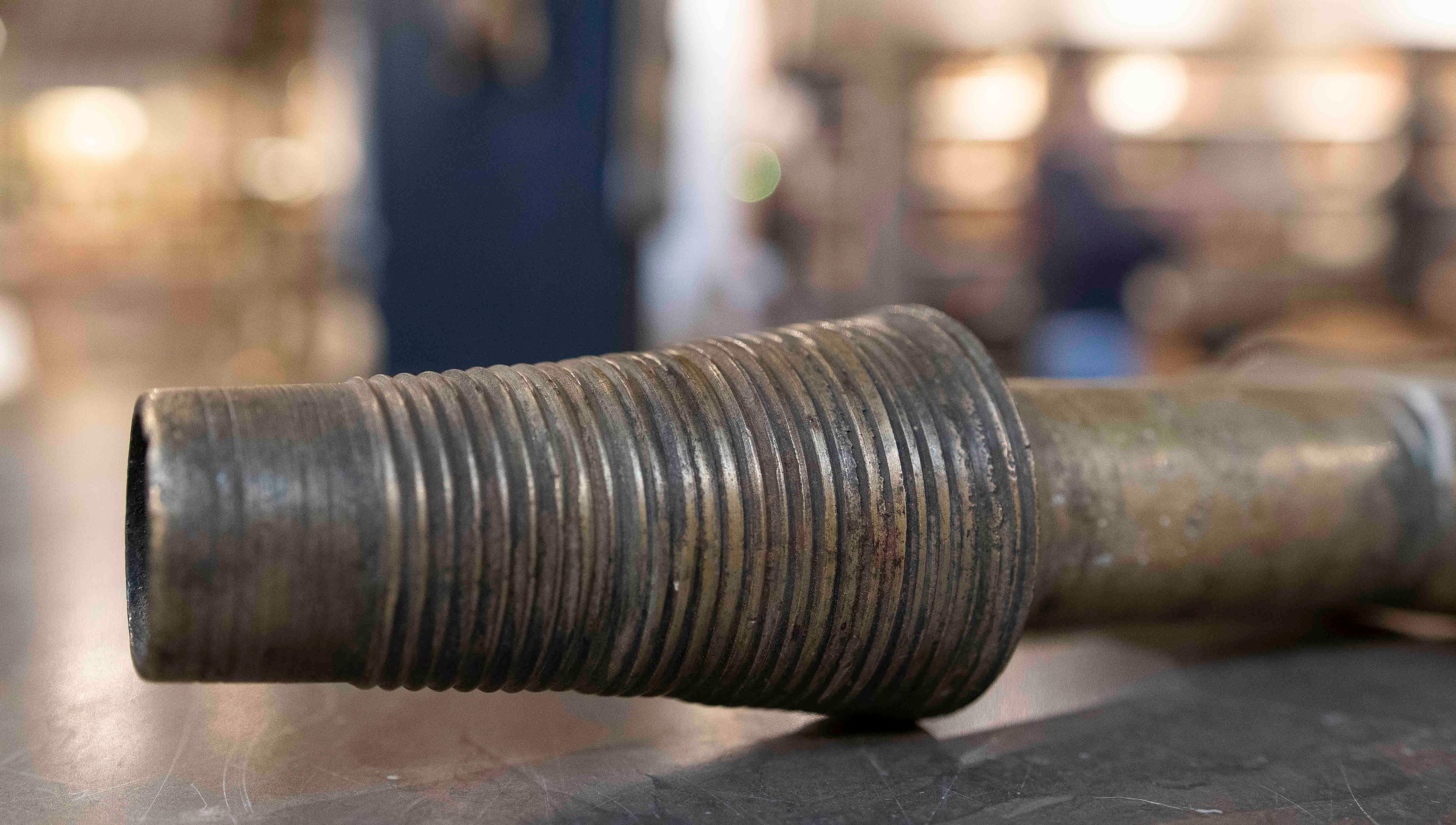 Rubinetto in ottone antico con filettatura e uscita ad angolo in vendita 8