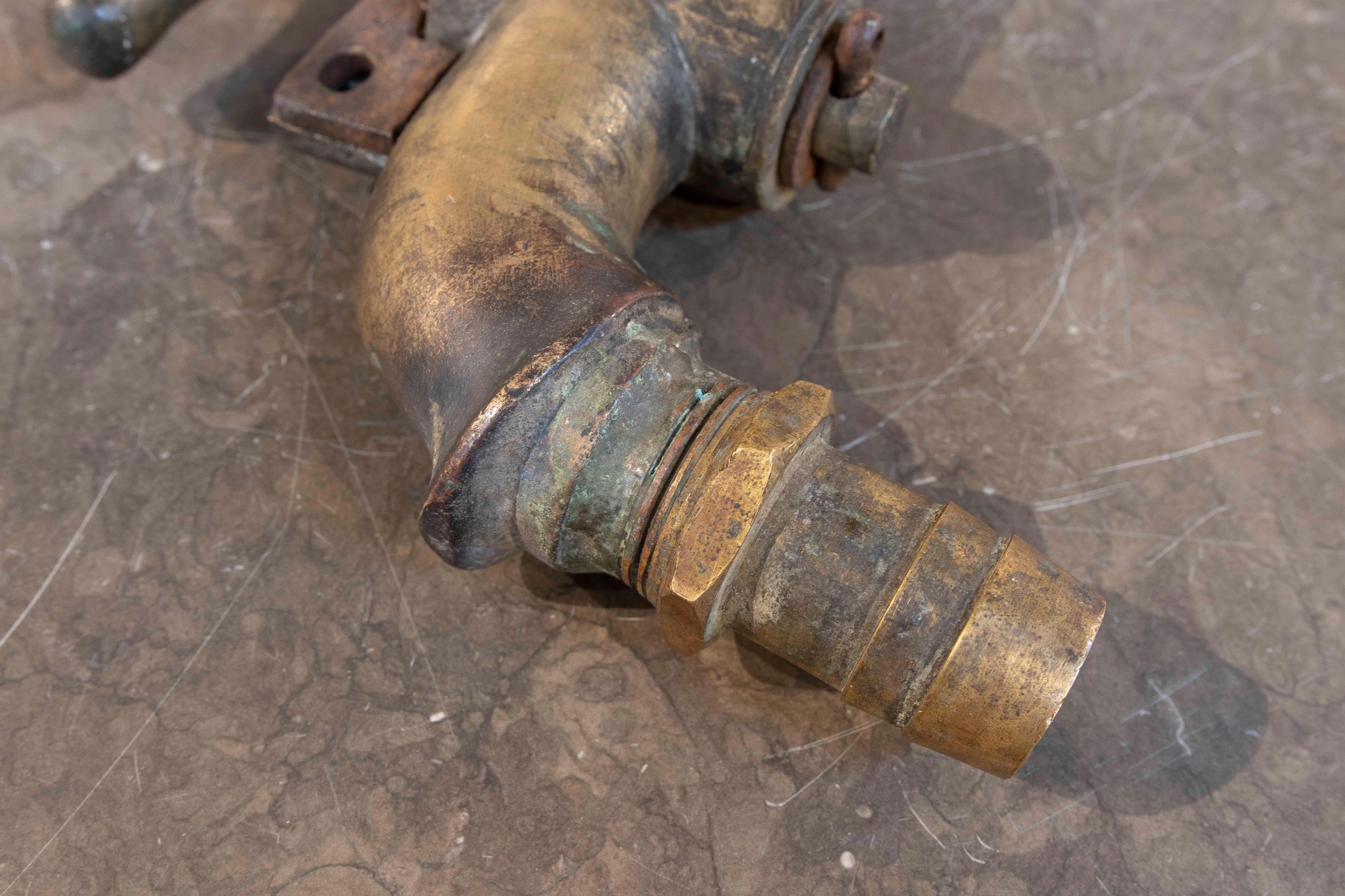 Bronzo Rubinetto in ottone antico con filettatura e uscita ad angolo in vendita