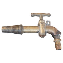 Antiker Faucet aus Messing mit Faden und Bogenverschluss aus Messing