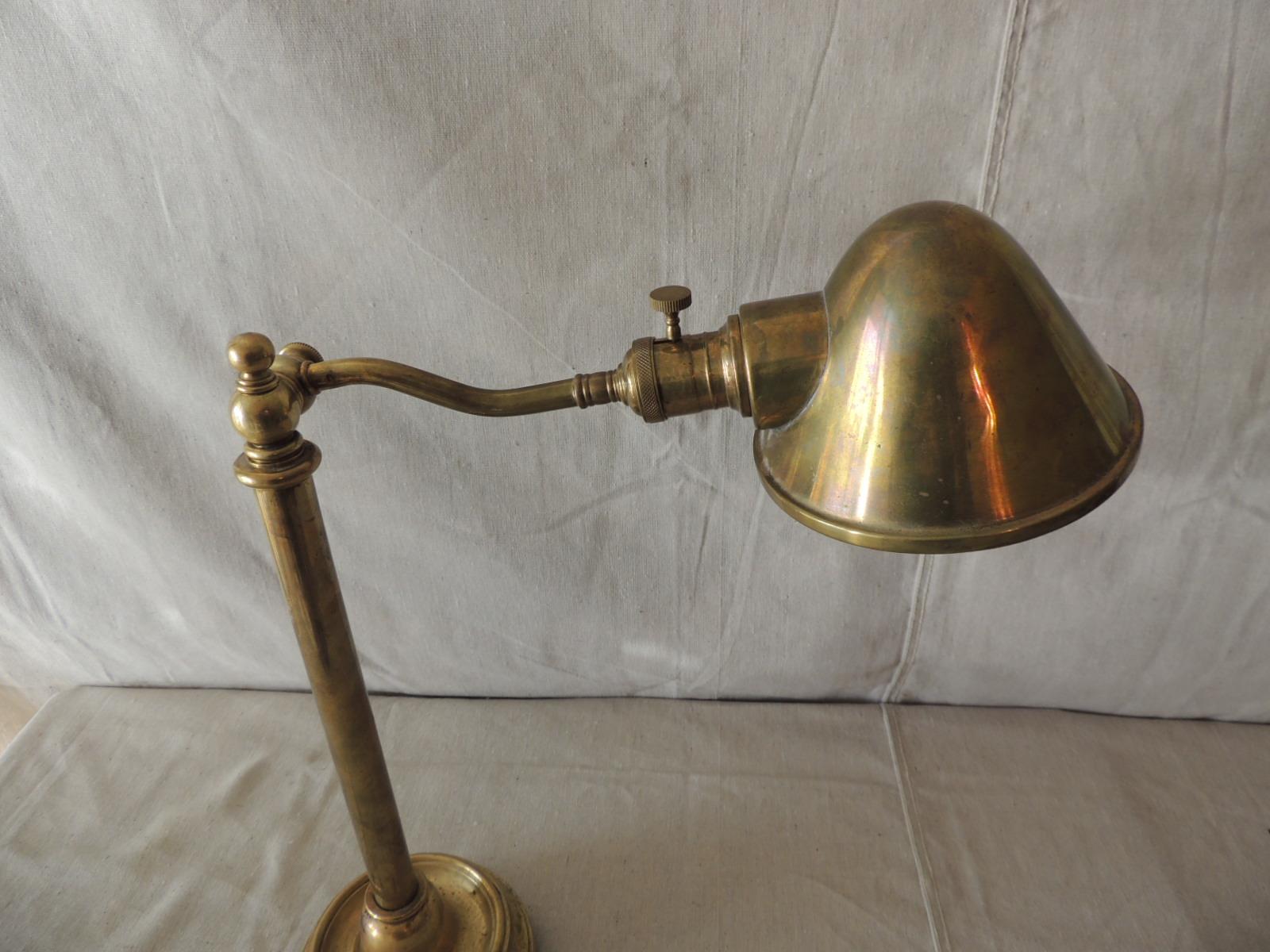 RALPH LAUREN for VISUAL COMFORT LAMP
Antique brass finish swing arm table lamp by Ralph Lauren.
with original sales floor tag.
Size: 18
