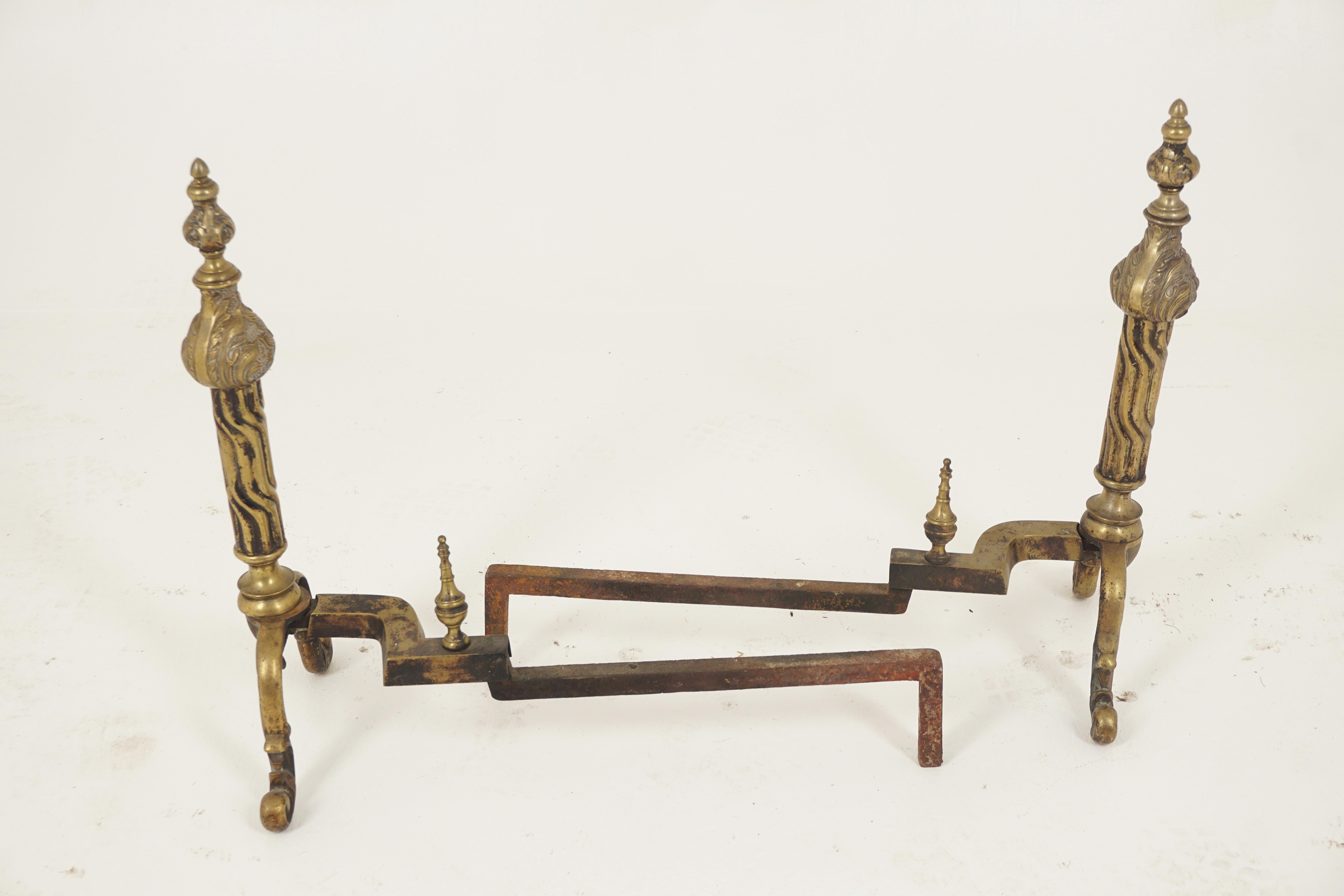Antique brass fire dogs, pair of large Baroque style andirons, England 1870, H329

England 1870
Solid brass
With flame finials
With shaped column
Standing on foliate shaped cabriole legs
Nice size and in good condition

H329

Measures: 10