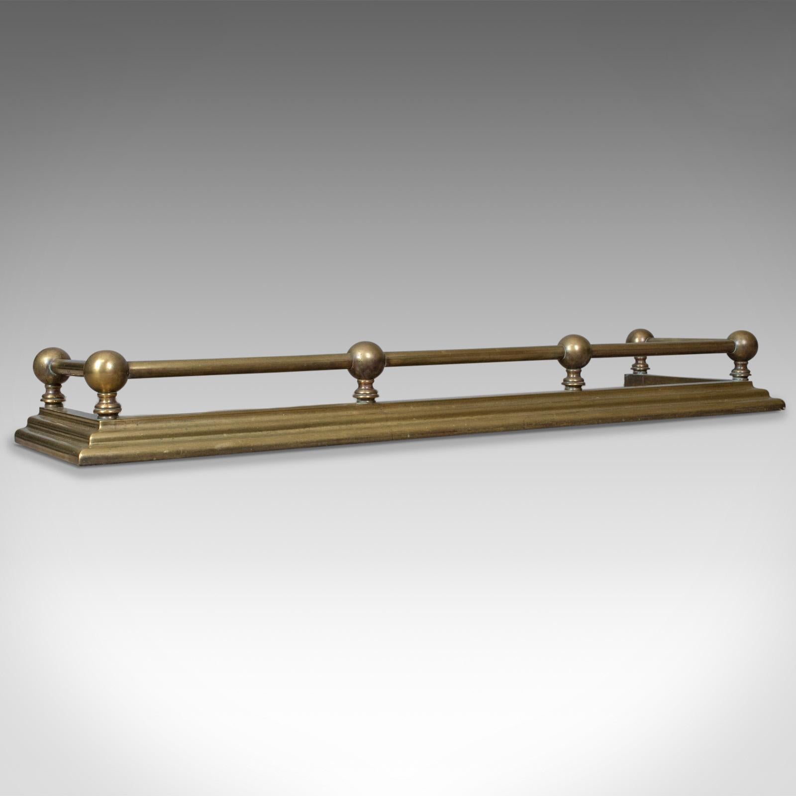 This is an antique brass fire kerb, Victorian fireside fender, English, Victorian, circa 1900.

Attractive fire kerb with classical overtones
The brass mellowed with an aged patina
Stepped plinth rises to gallery
Gallery bar supported by six