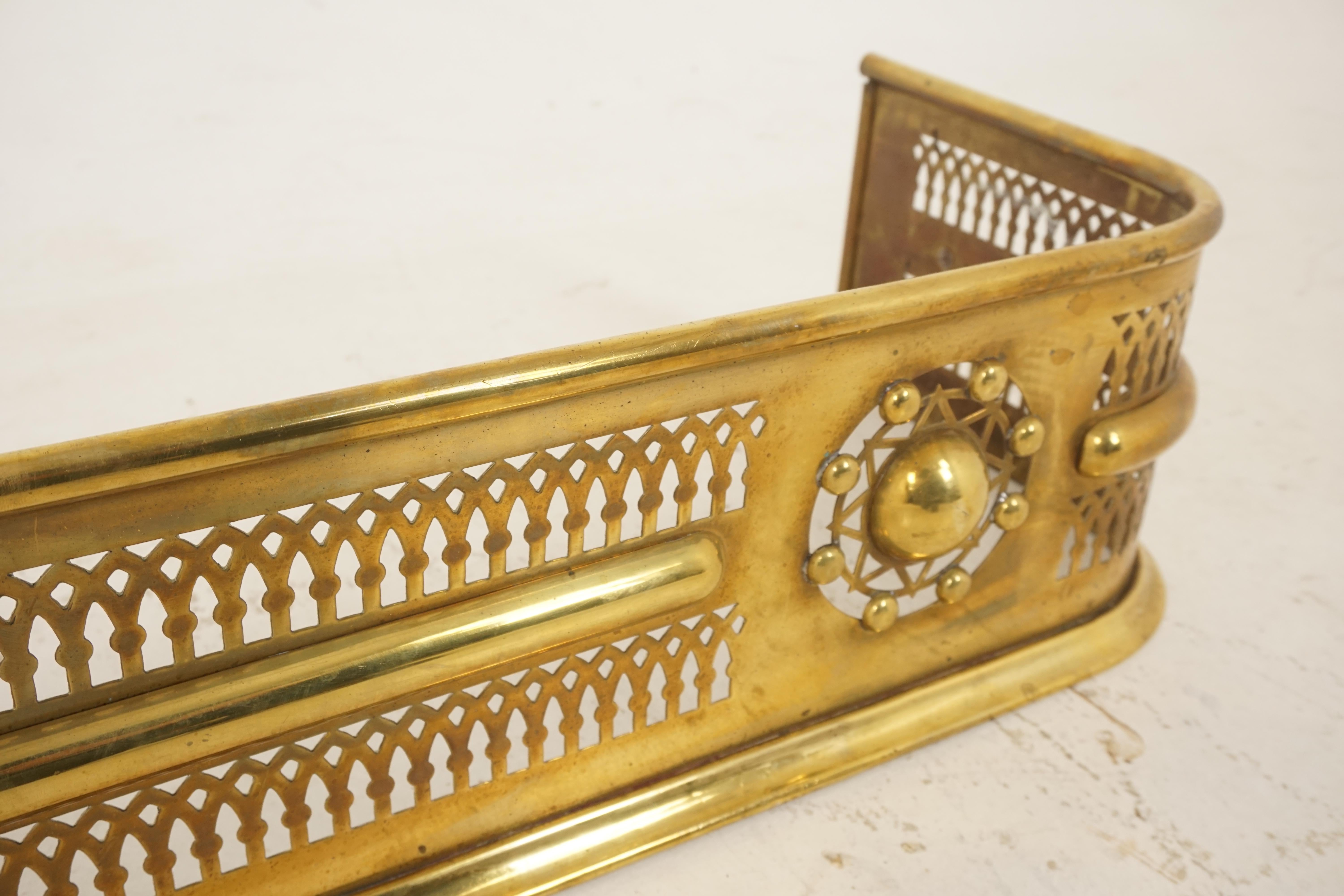 Antique Brass Fireplace Surround, Fender Hearth Guard, Scotland, 1900 In Good Condition In Vancouver, BC