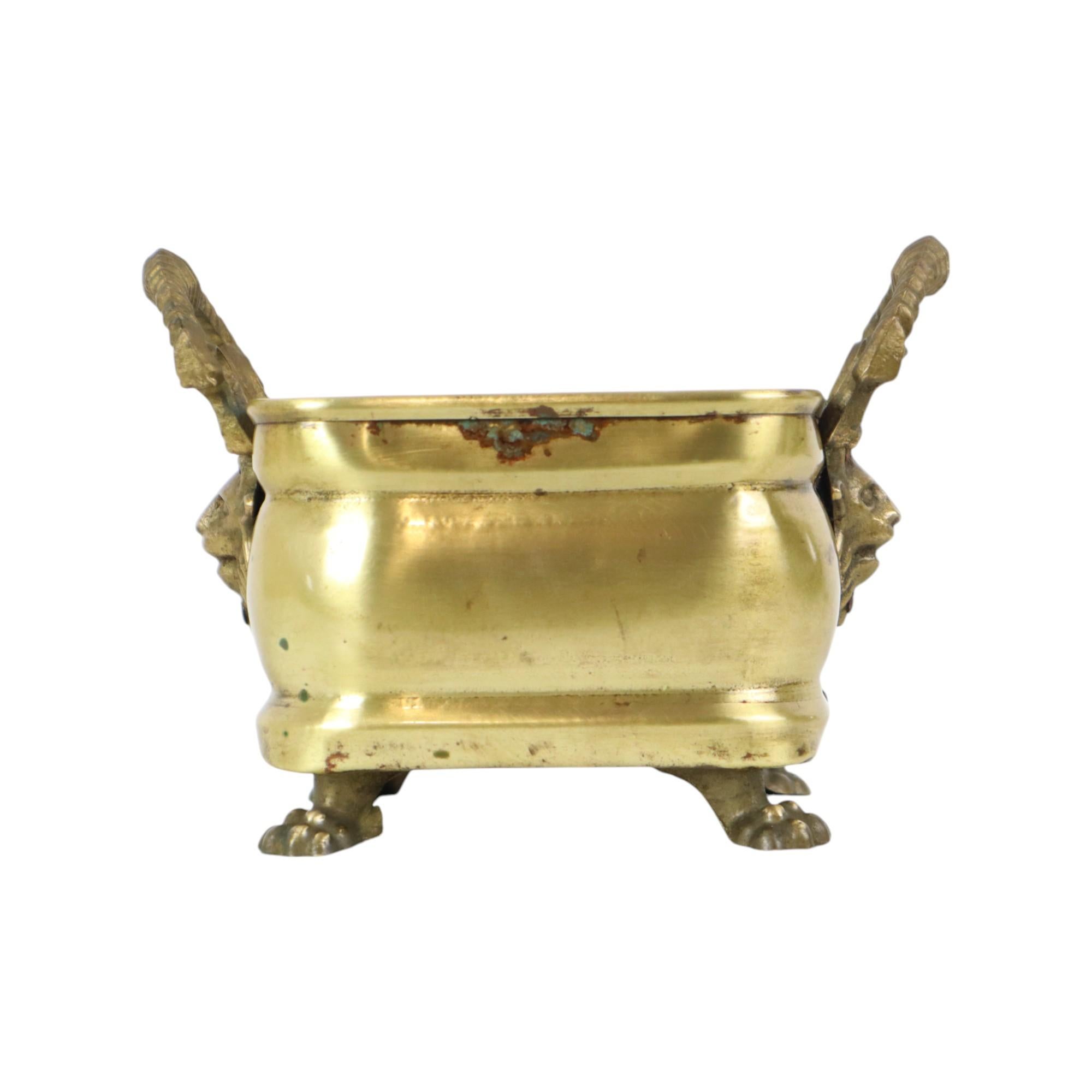 Antique Brass Flower Box Claw Legs Lion Heads 19th Century In Good Condition In Poperinge, BE