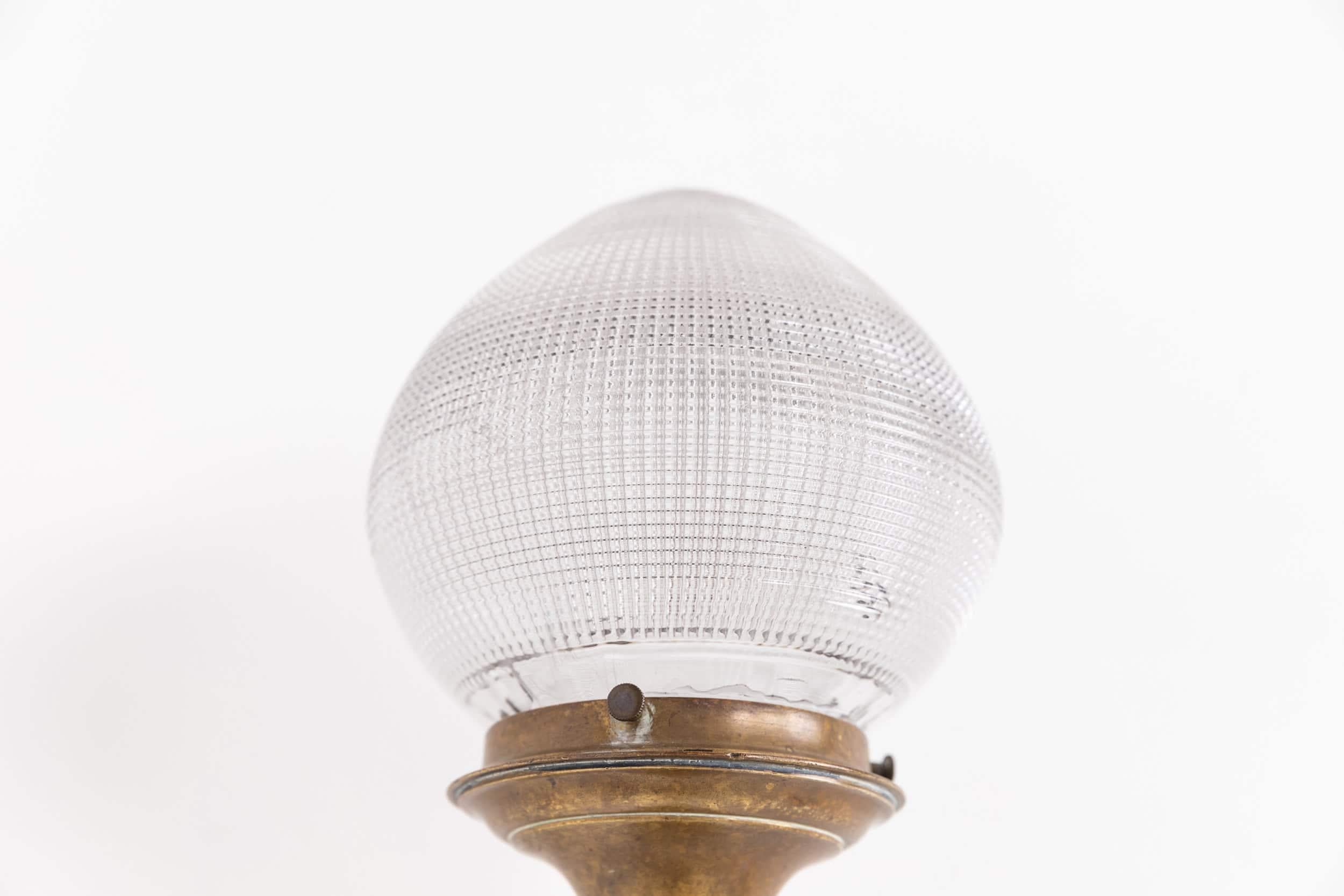 Antike GEC Holophane Eichel-Torchiere-Wandleuchte aus Messing, GEC, um 1920 (Art déco) im Angebot