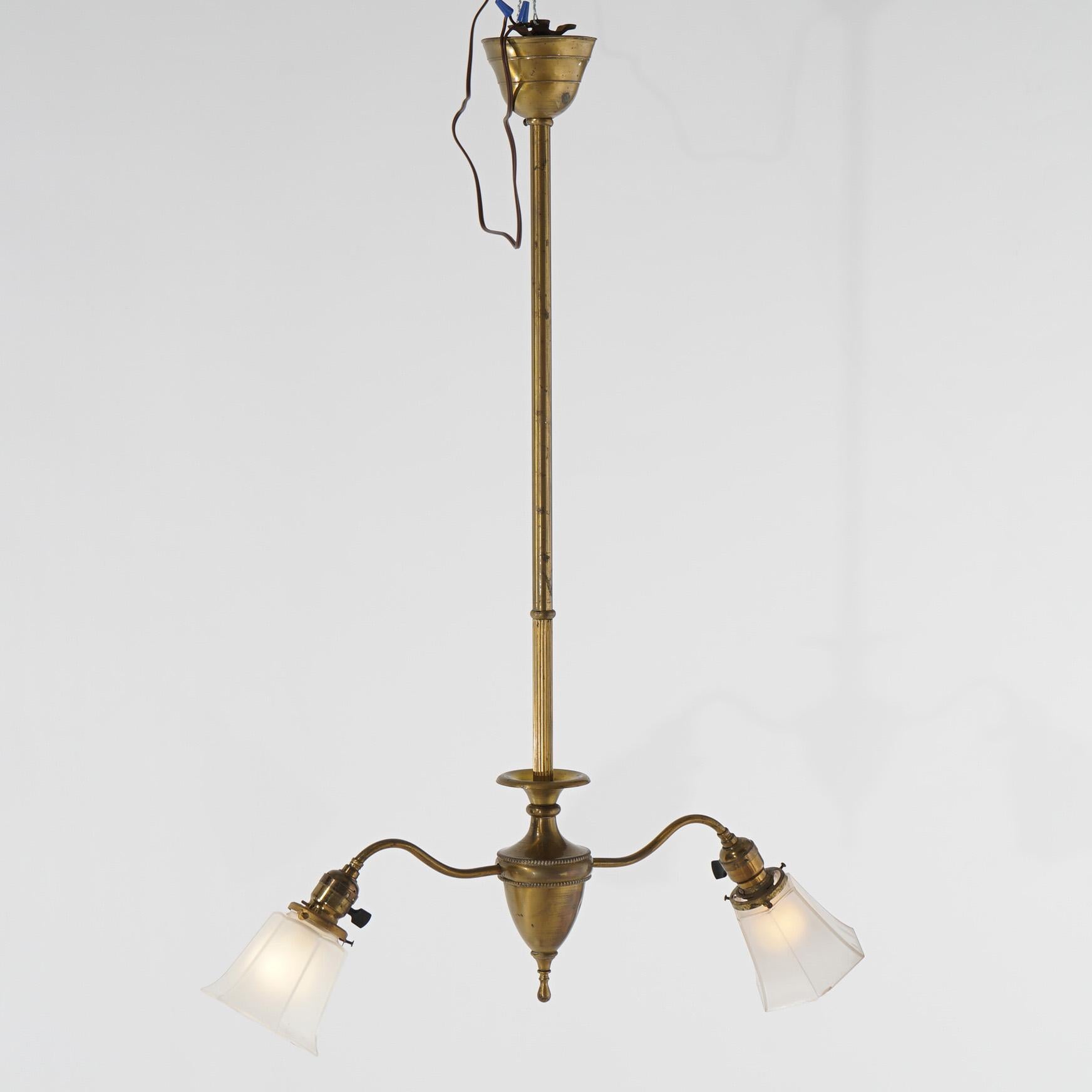 Plafoniera a due luci in ottone antico e metallo dorato Circa 1920 in vendita 1