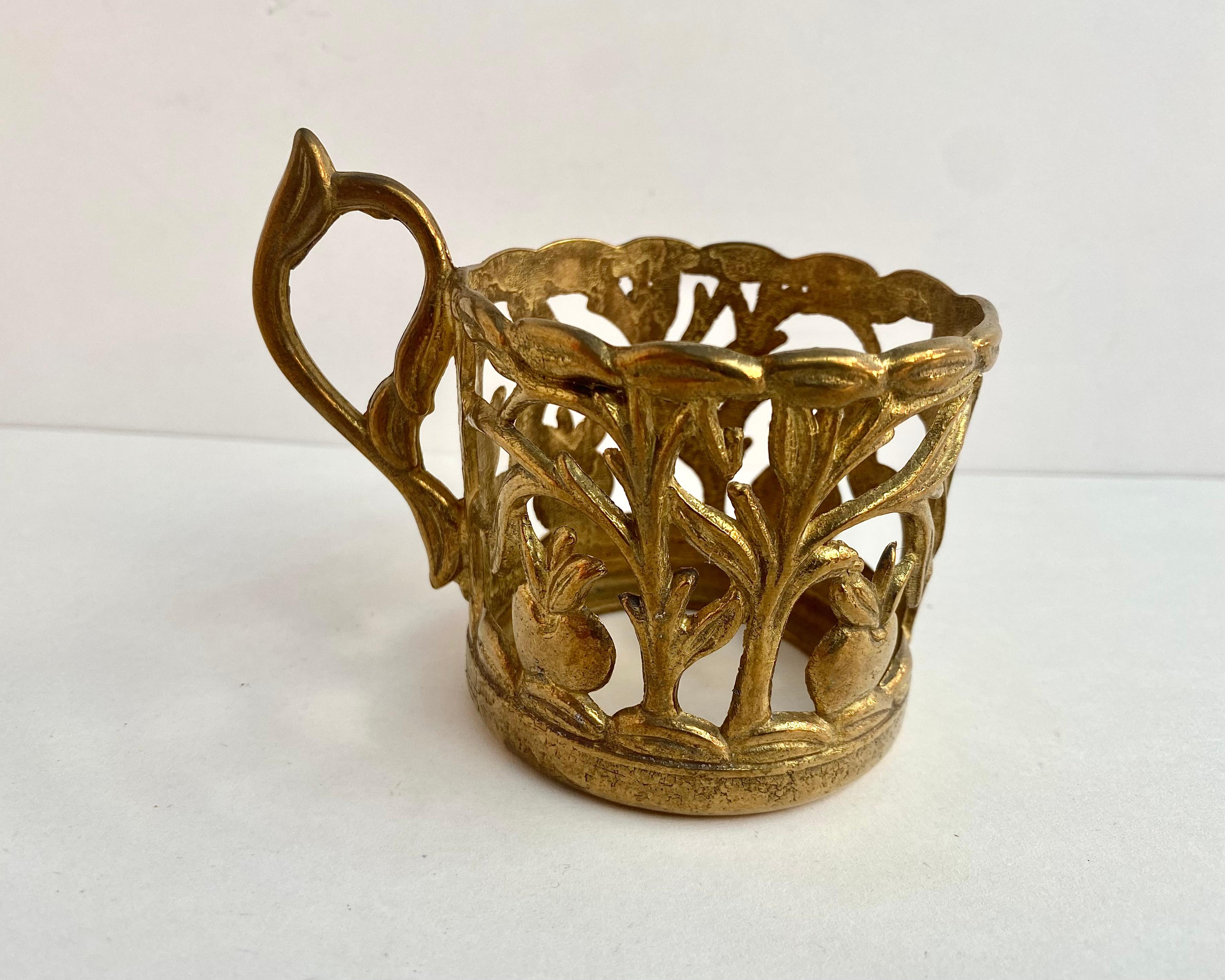 Antikes Tee-Set aus Messing und Glas, Frankreich  Set aus 2 Gläsern, Glashaltern und Löffeln (Französisch) im Angebot