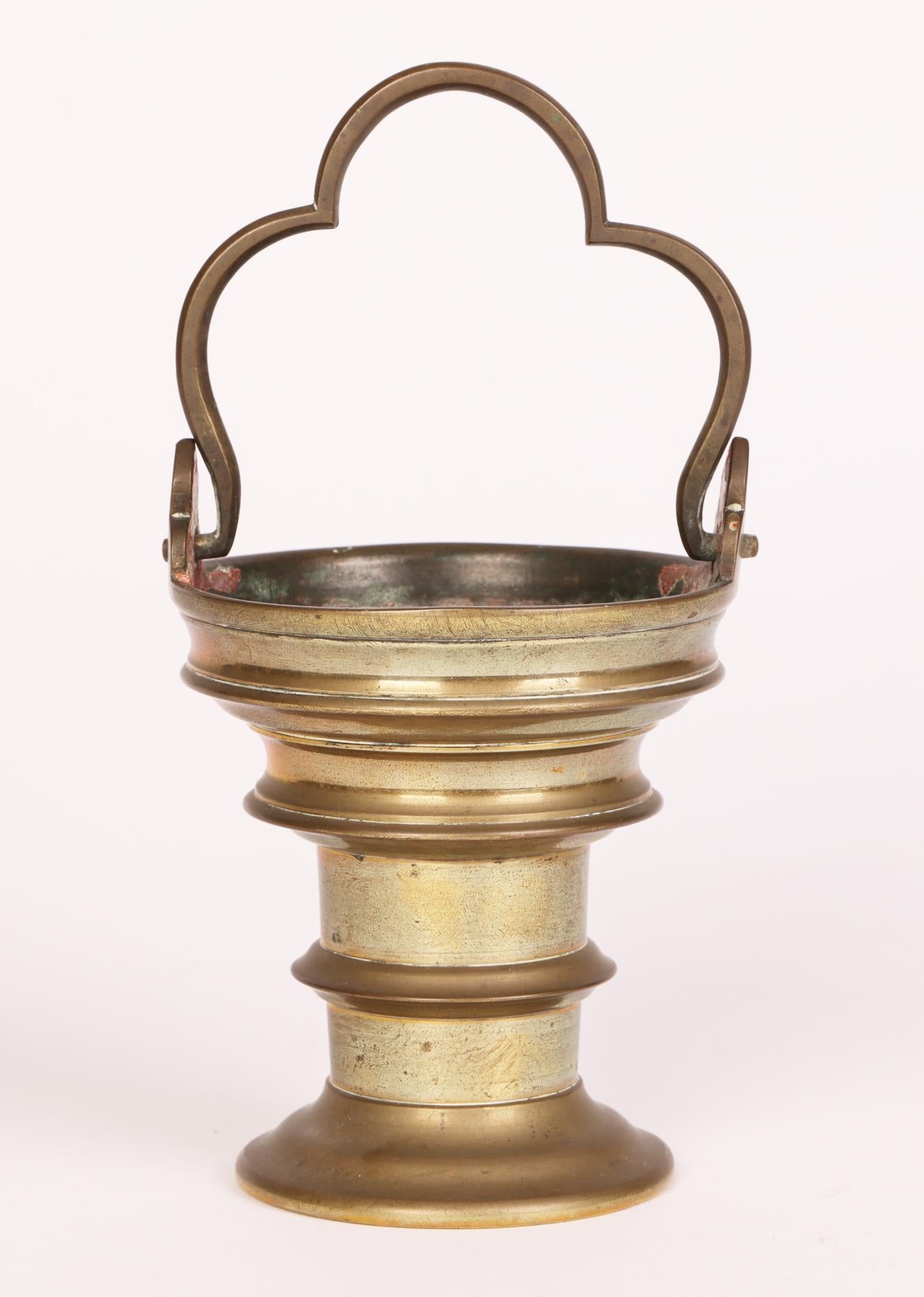 Antiker Messinggriff Aspersory Weihwasserbehälter  (19. Jahrhundert) im Angebot
