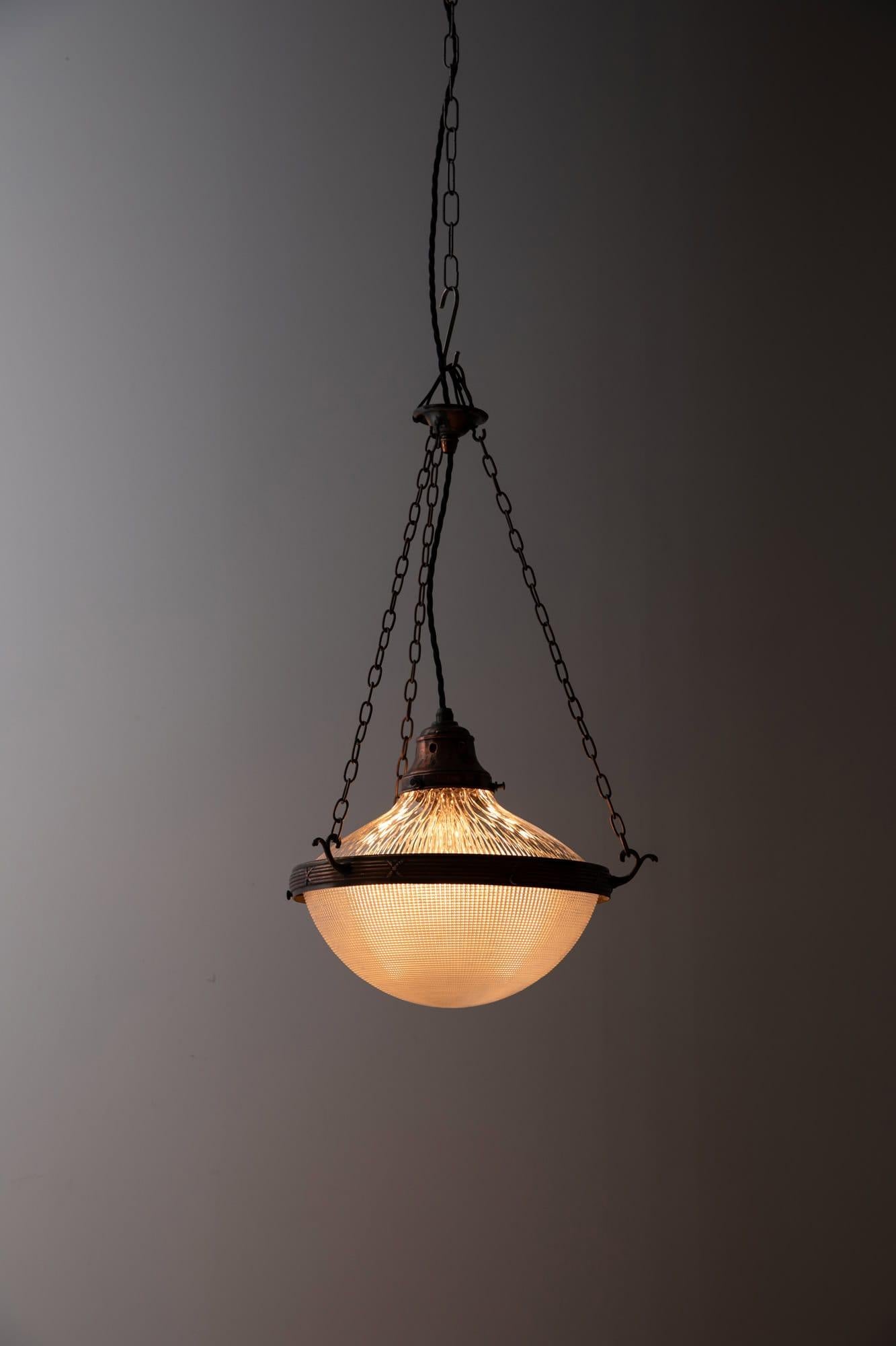 Art Déco Lampada Plafonnier in vetro prismatico a spillo in ottone antico C. Blondel, 1920 ca. in vendita