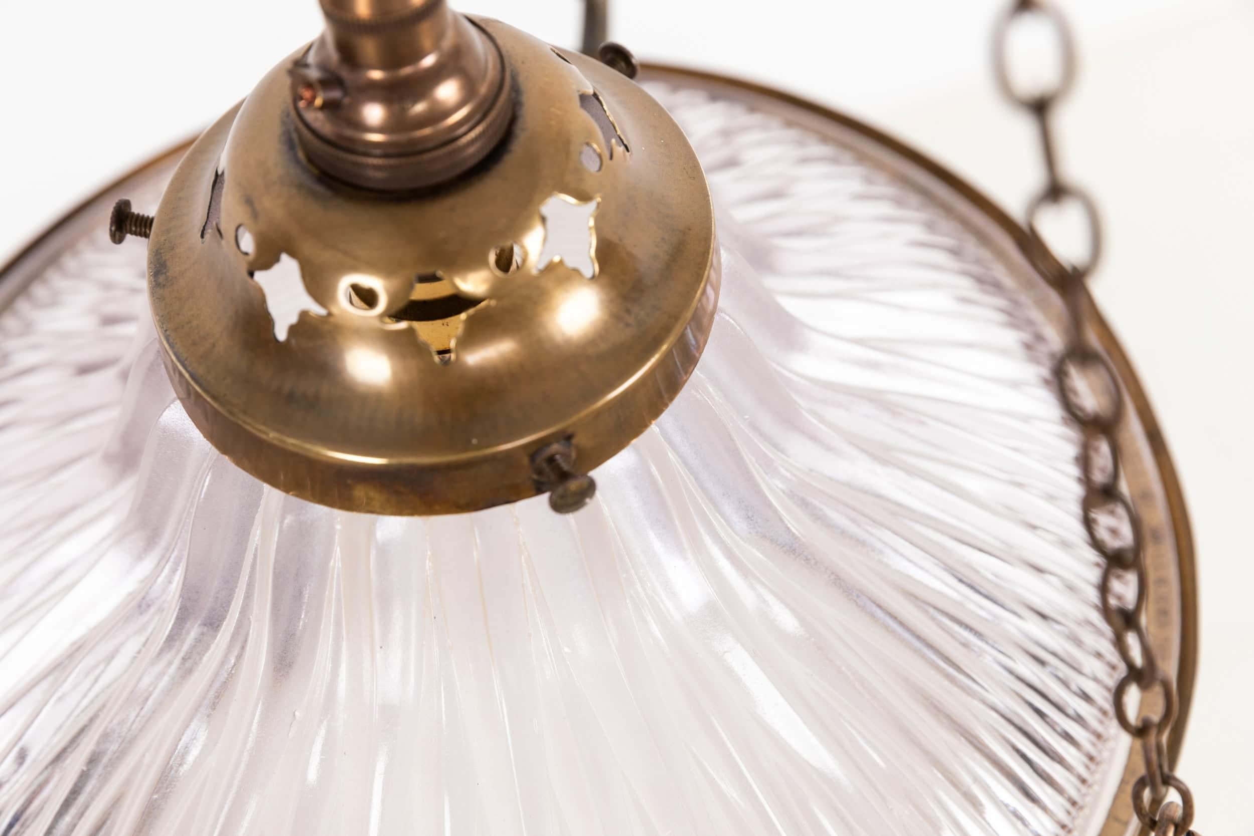 Pressato Lampada Plafonnier in vetro prismatico a spillo in ottone antico C. Blondel, 1920 ca. in vendita