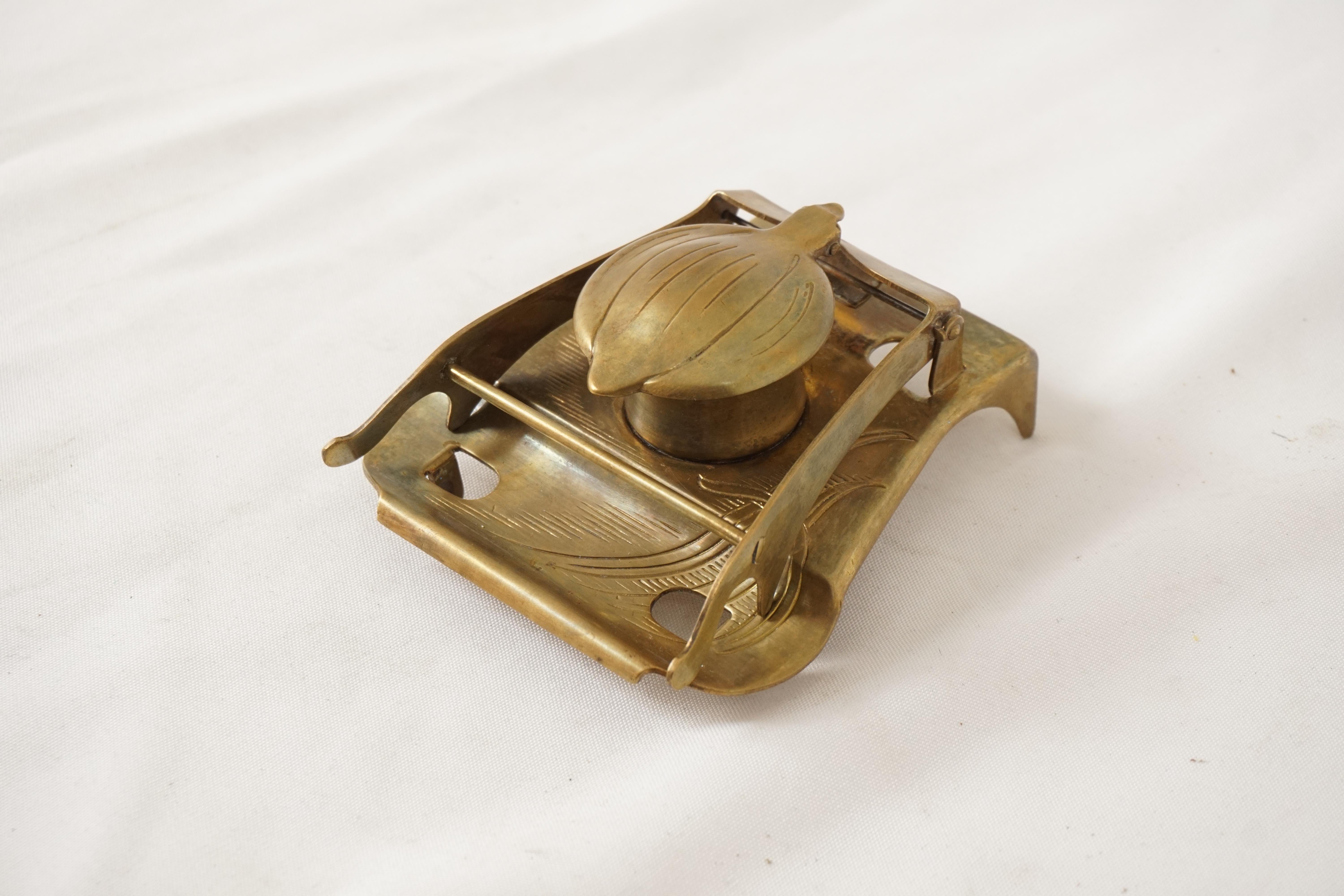 Antique Brass Inkstand, Art Nouveu, Ceramic Insert, Scotland 1910, B2776y

Scotland 1910
Brass
Single inkwell with ceramic insert 
Brass pen holder to the back 
Embossed base 
All in good condition 

B2776Y

Measures: 3.75