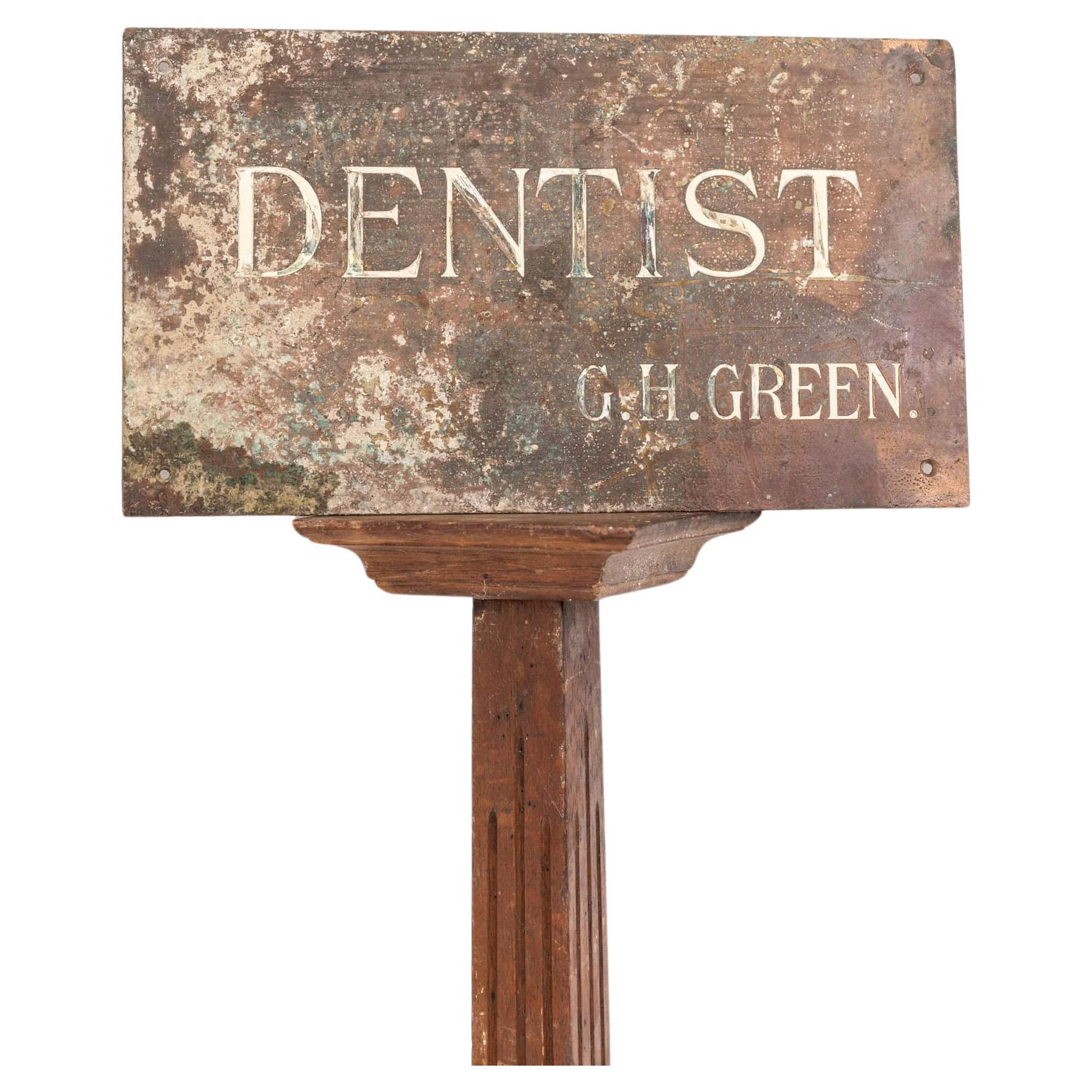 Antica targa in ottone intarsiato per il dentista. A.I.C. 1920 in vendita