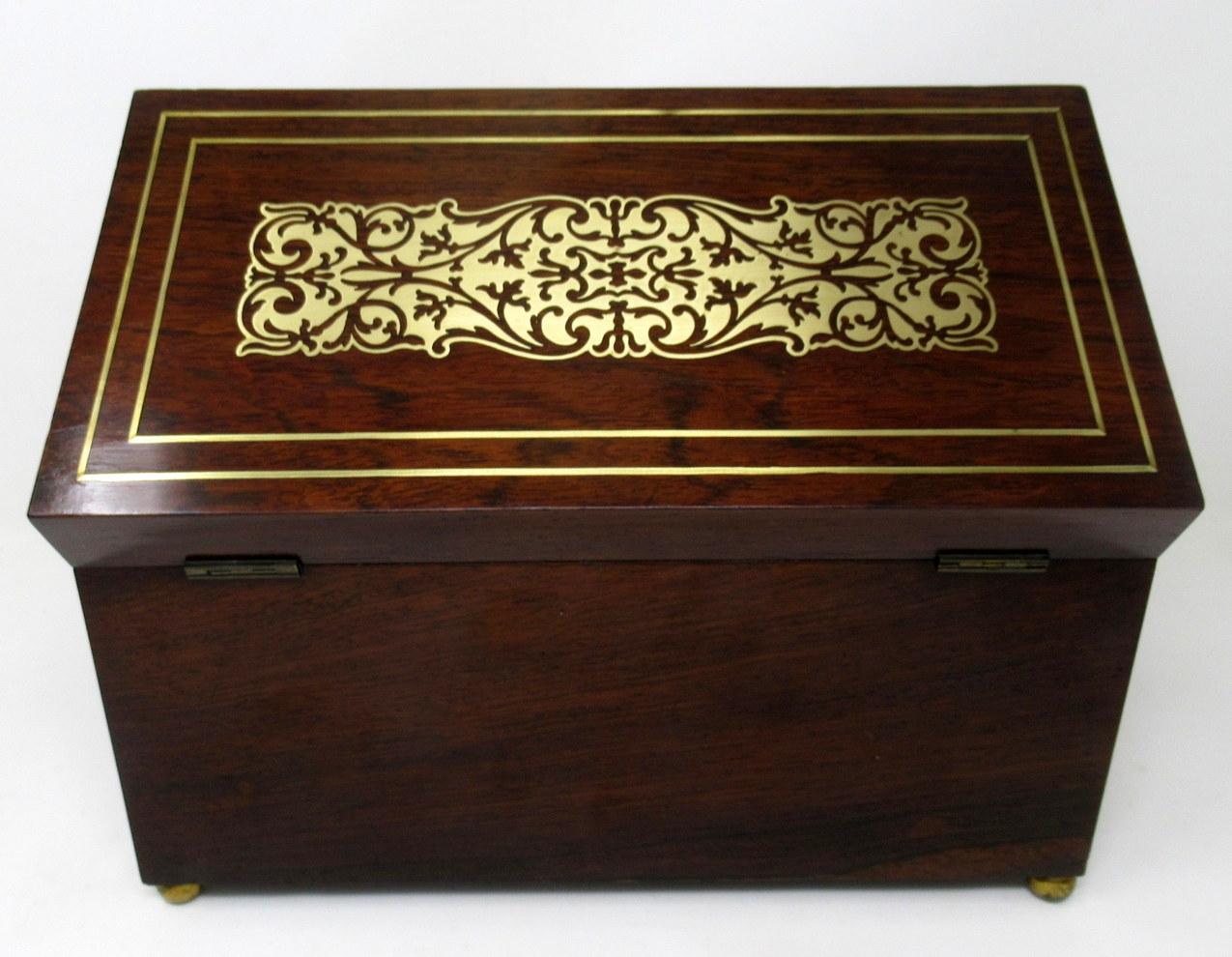 Poli Ancienne boîte à thé de style Régence anglaise en acajou incrusté de laiton 19ème siècle en vente