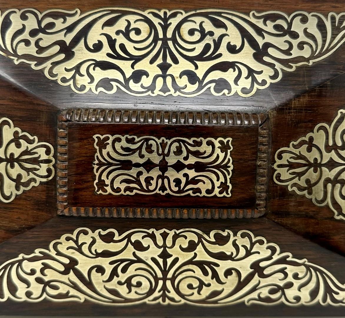 Antike englische Teedose aus Mahagoni mit Messingintarsien im Regency-Stil von Gillows Lancaster im Angebot 4