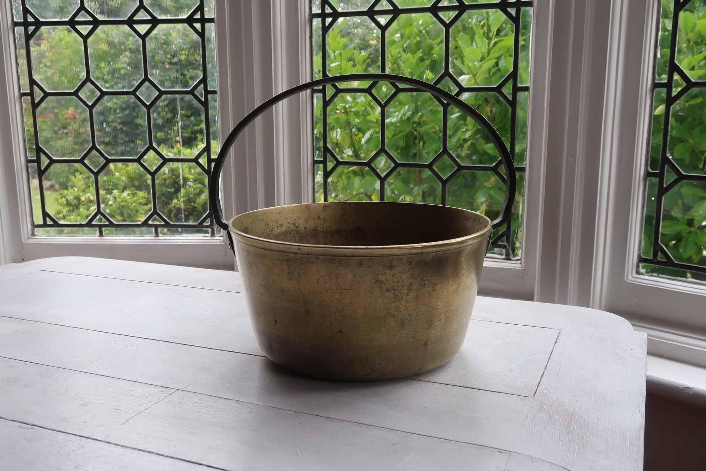 Ottimo accessorio rustico per la cucina country

Condizioni della casa di campagna. Patina originale sul manico in ottone e ferro. Non lucidato.

Spedizione gratuita nel Regno Unito

