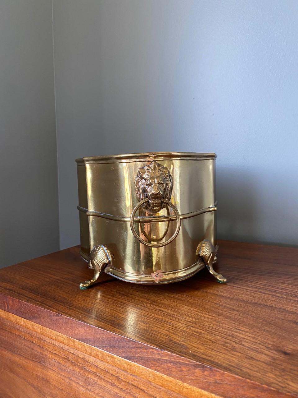 Antique Brass Jardiniere Planter with Lion Head and Feet Details In Good Condition For Sale In San Diego, CA