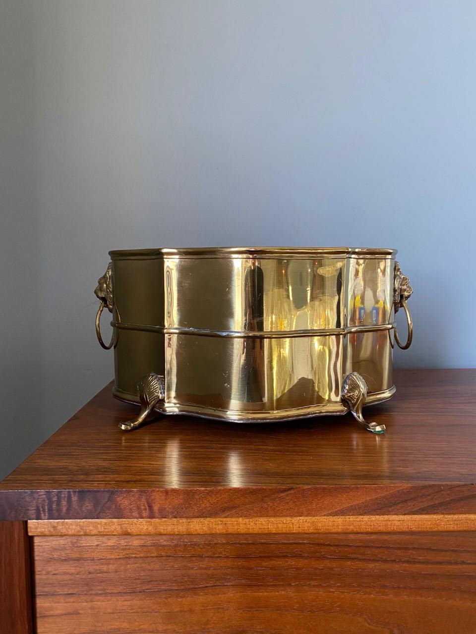 Early 20th Century Antique Brass Jardiniere Planter with Lion Head and Feet Details For Sale