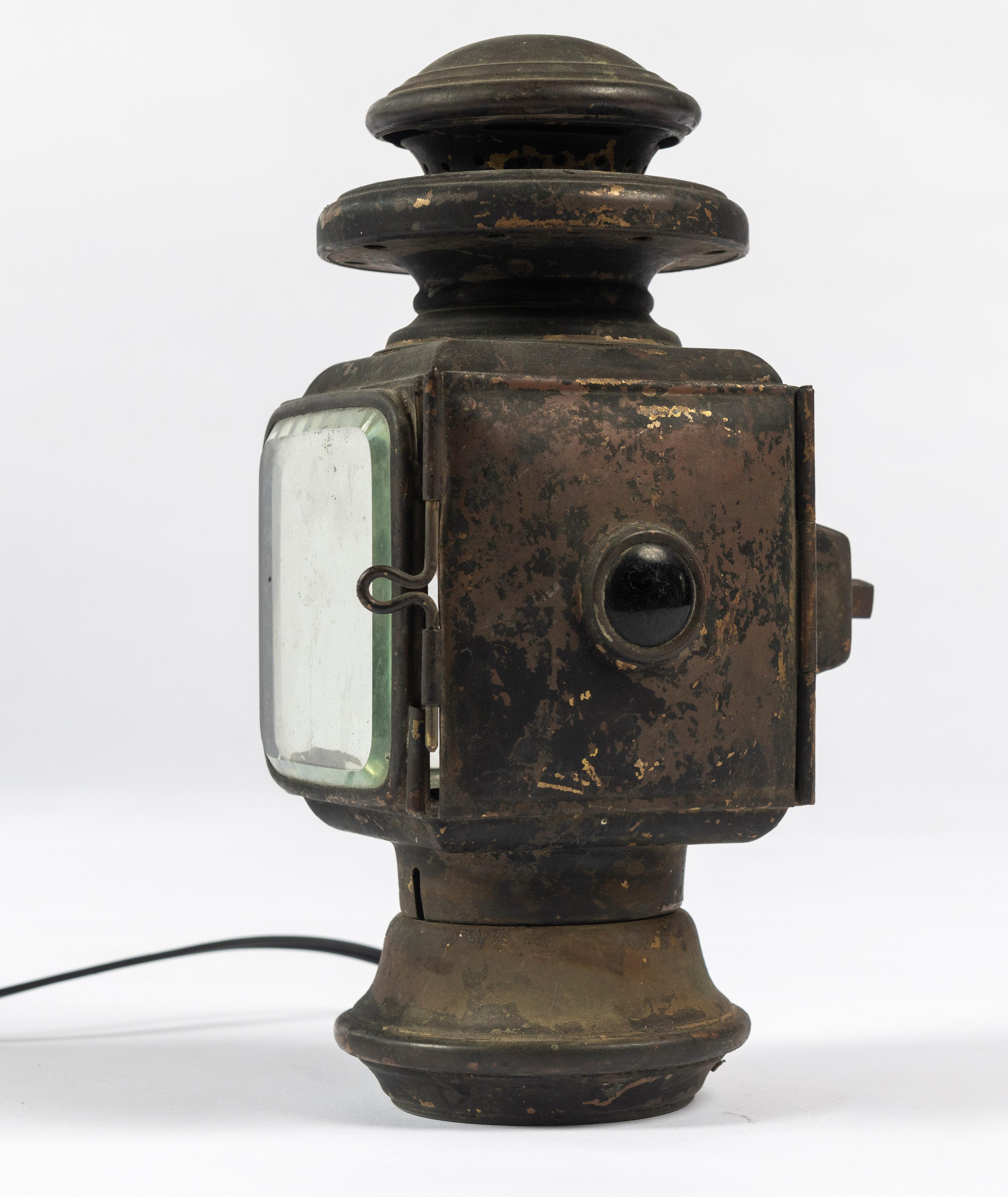 Américain Lampe à lanterne ancienne en laiton pour voiture ou buggy, modèle 104, Atwood Castle Co, câblée en vente