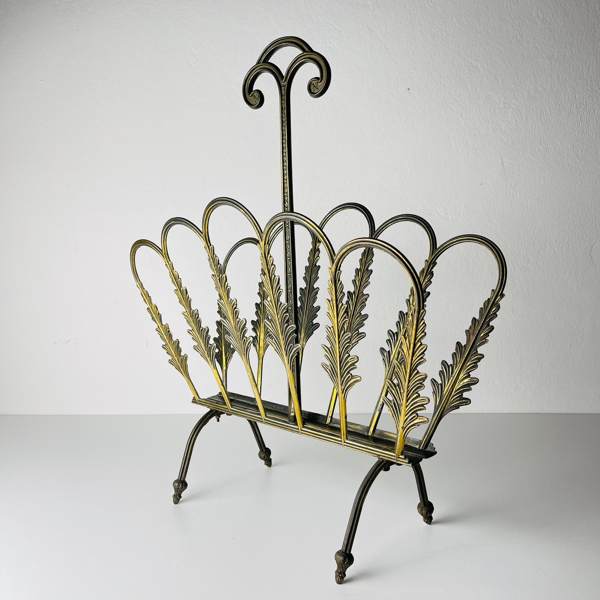 Antique brass magazine stand Italy 1950s  For Sale 4