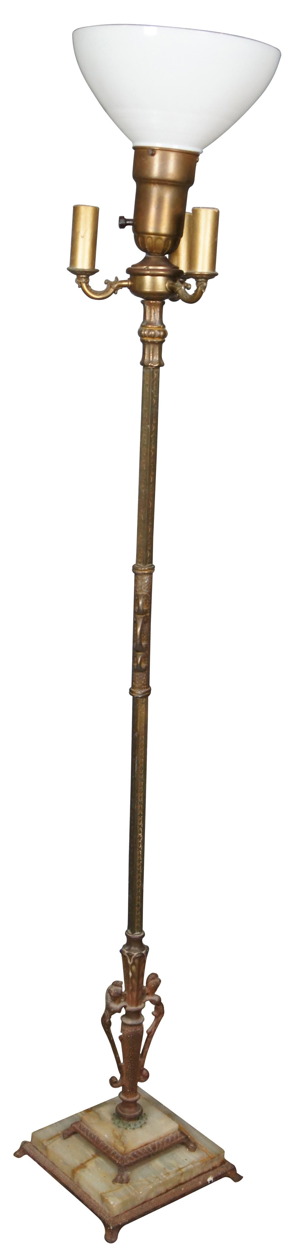 Antike 3-Arm-Kandelaber-Torchiere-Stehleuchte aus Messing und Marmor mit Schirm 69 (Viktorianisch) im Angebot