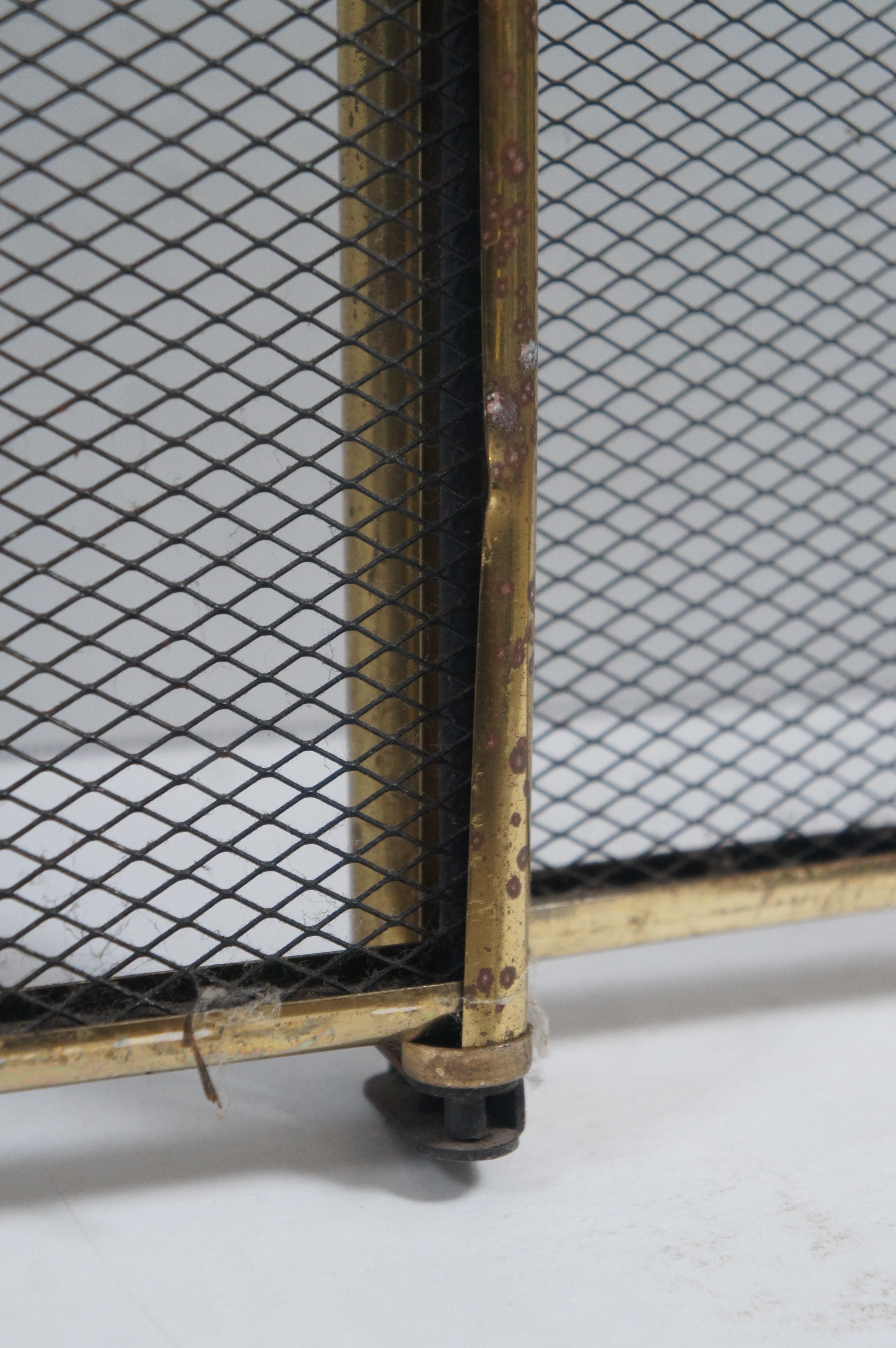 Antiker Cherub-Kaminschirm aus Messing und Mesh mit 3 Tafeln und klappbarem Cherub-Raumteiler, 50