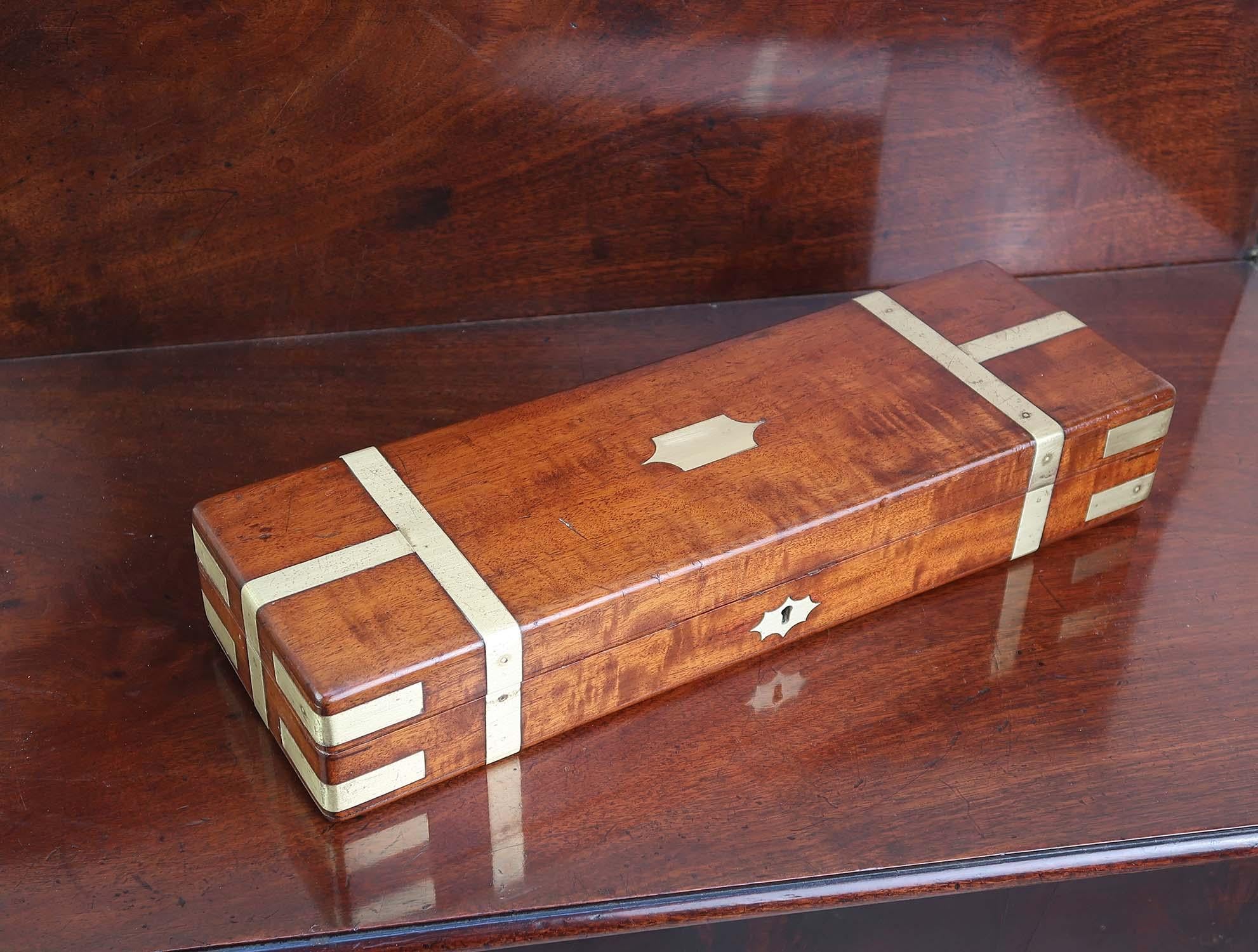 Superb campaign box

Brass mounted tropical hardwood

Not sure of its function. Possibly originally a gun case or for ammunition.

Green baize interior. 

Free UK shipping











