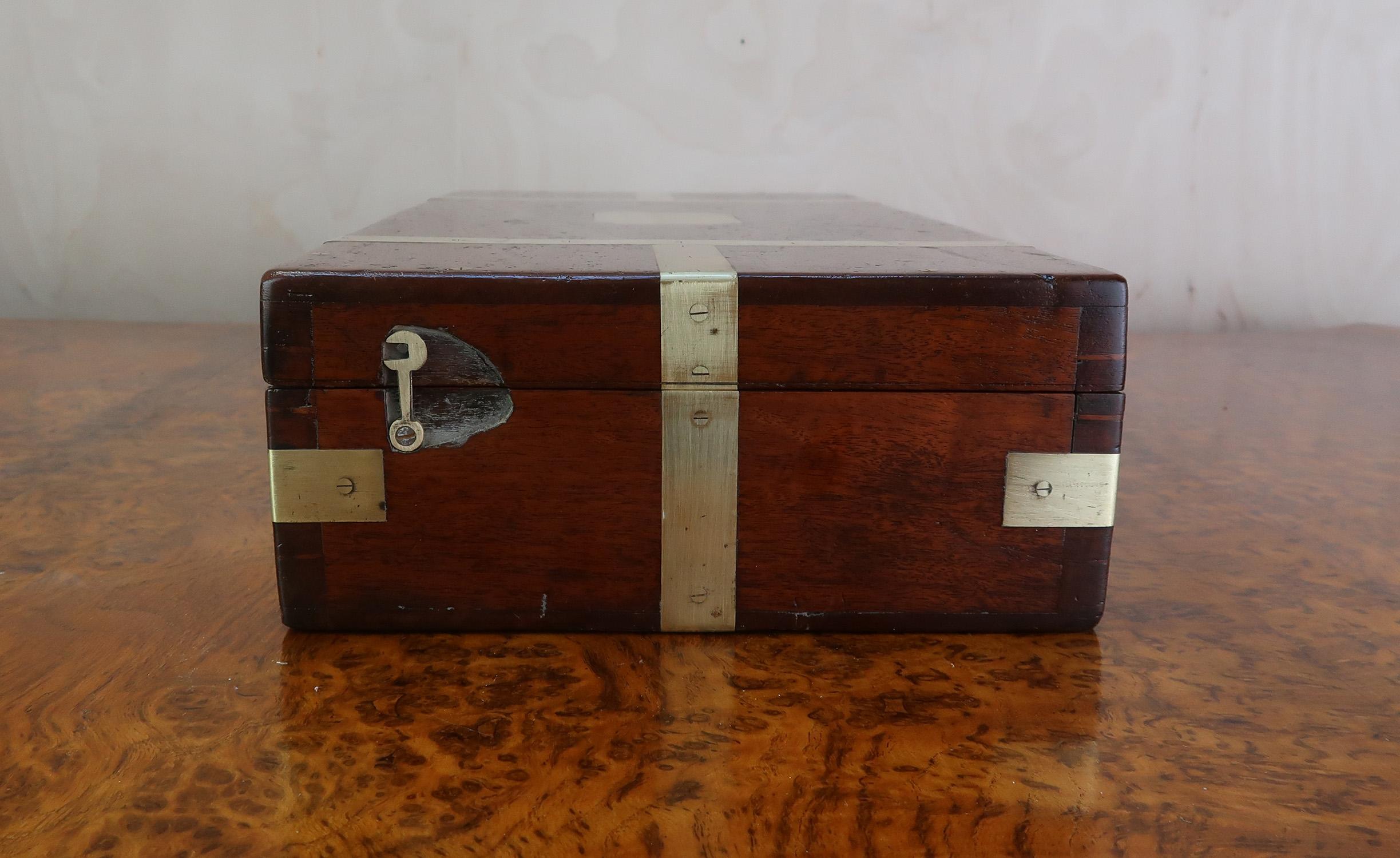 Antike Campaigner-Box aus Messing. Englisch, um 1850 im Angebot 1