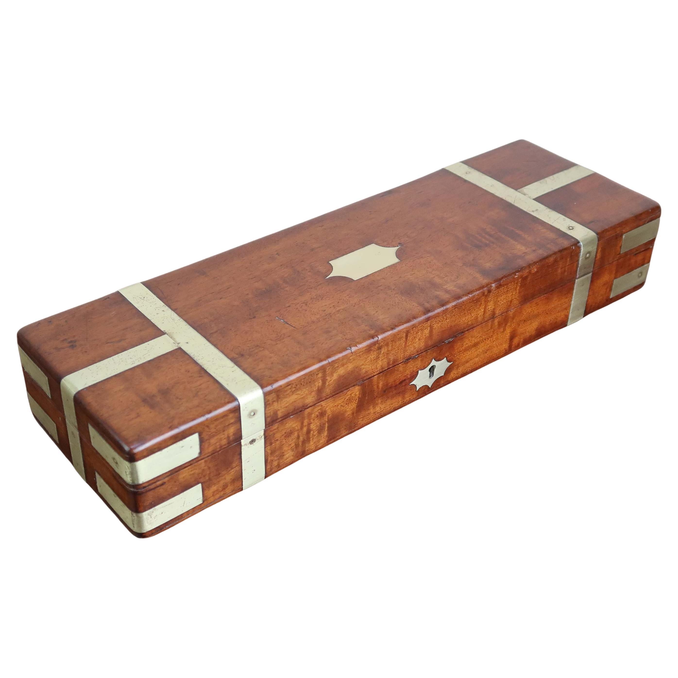 Scatola di Campaigner montata in ottone antico. Inglese, C.1850