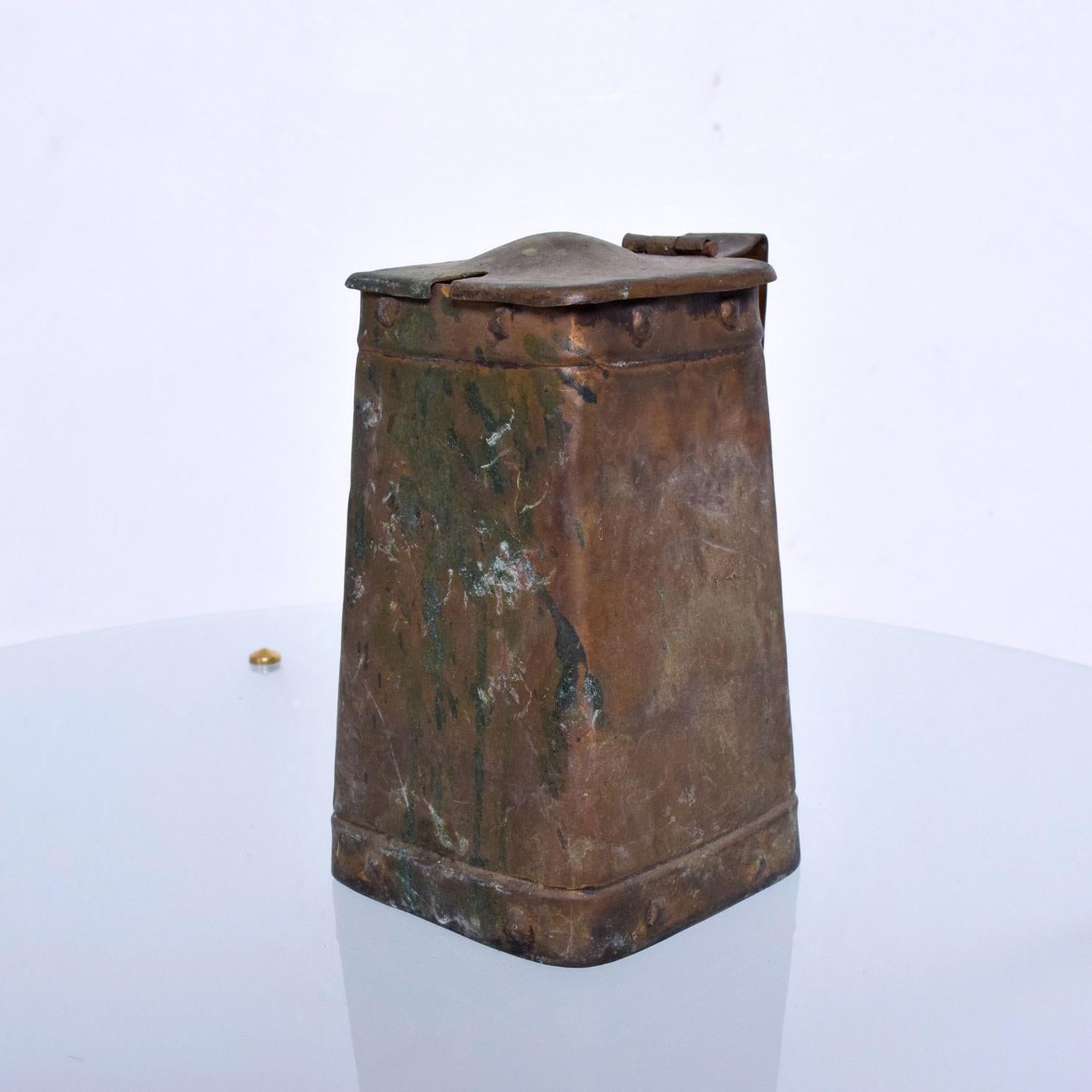 Antique Brass Mug Container, Pilgrim In Distressed Condition In Chula Vista, CA