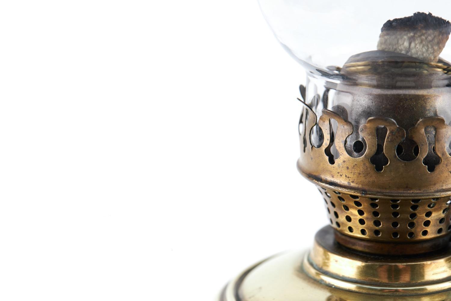 Antique Brass Oil Lamp In Good Condition For Sale In Ipswich, GB